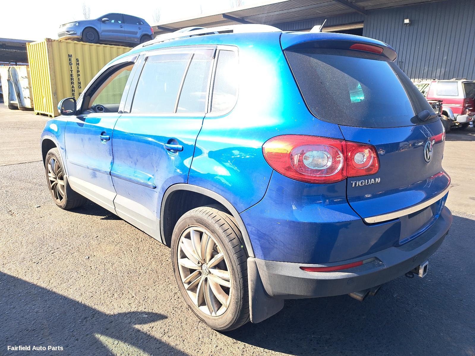 2008-2016 Volkswagen Tiguan Left Rear Door Sliding