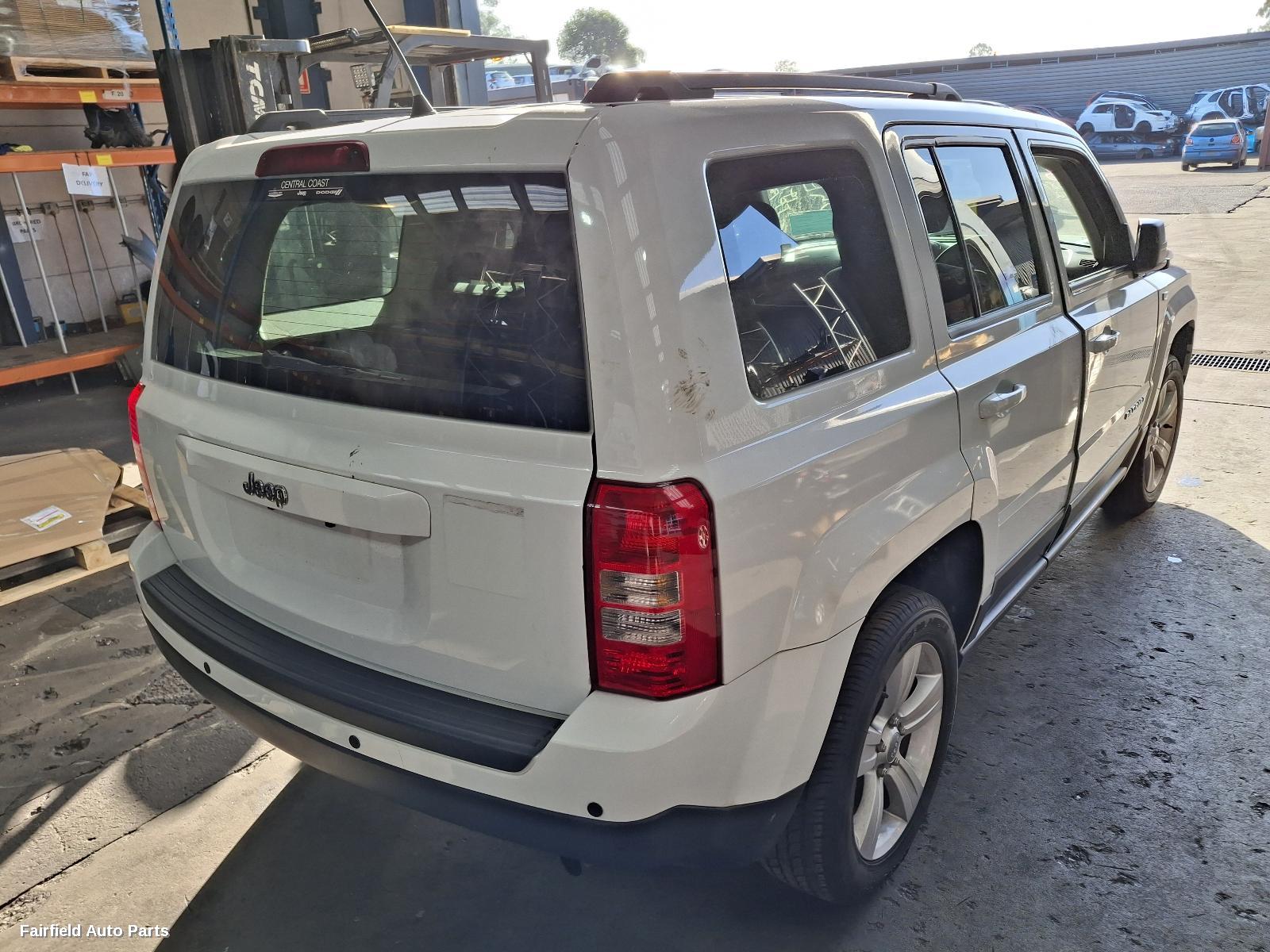 2016 Jeep Patriot Right Front Door