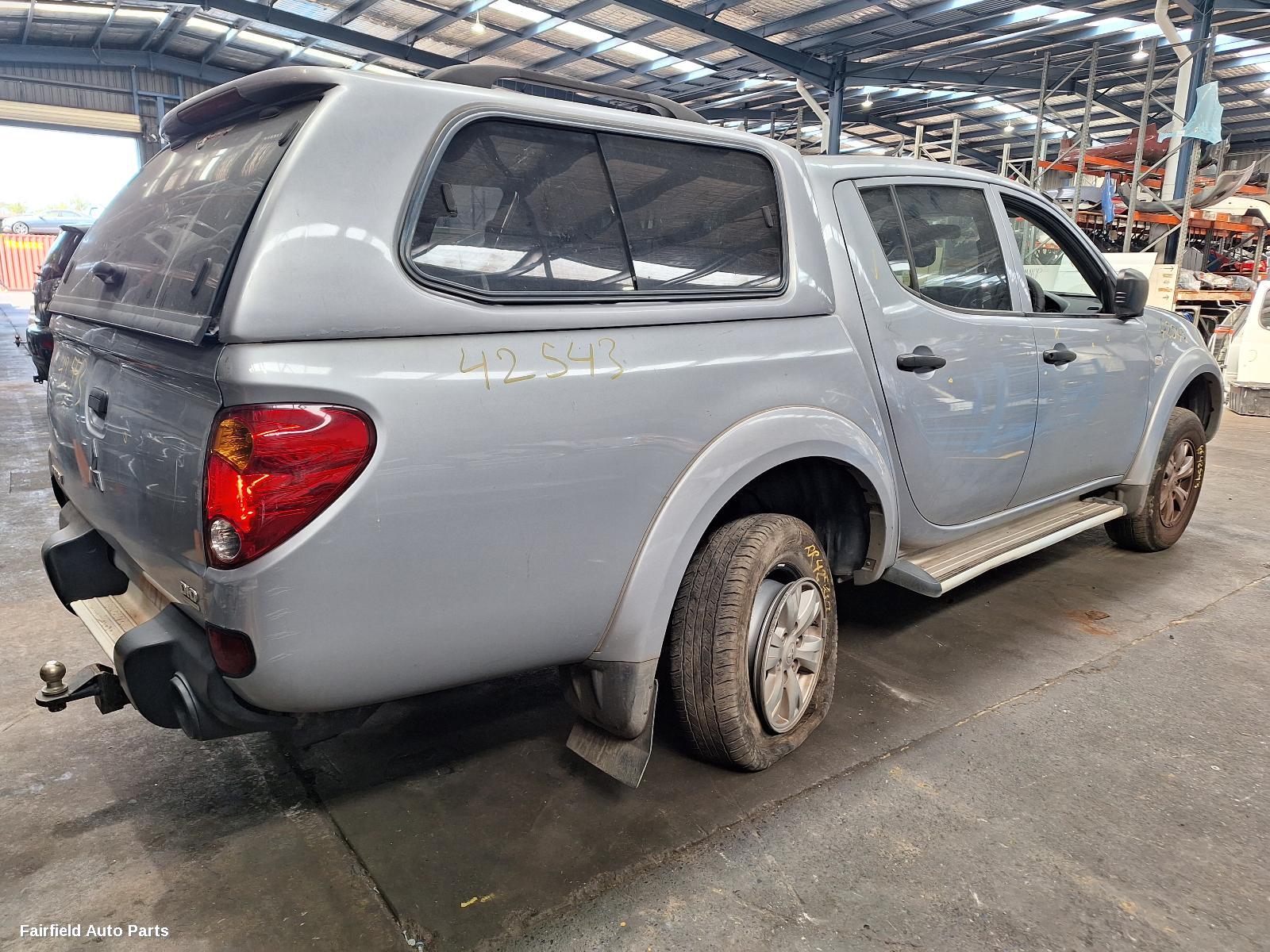 2015 Mitsubishi Triton Right Front Strut