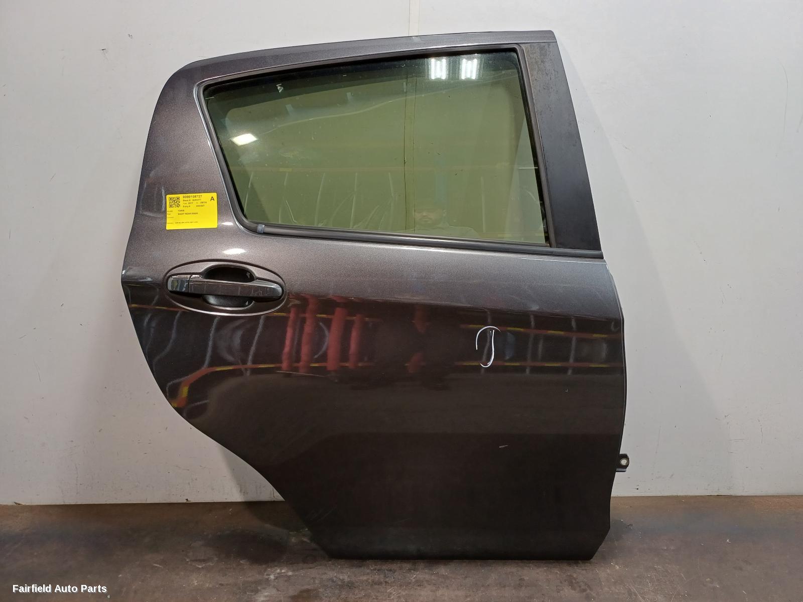 2011-2019 Toyota Yaris Right Rear Door Sliding