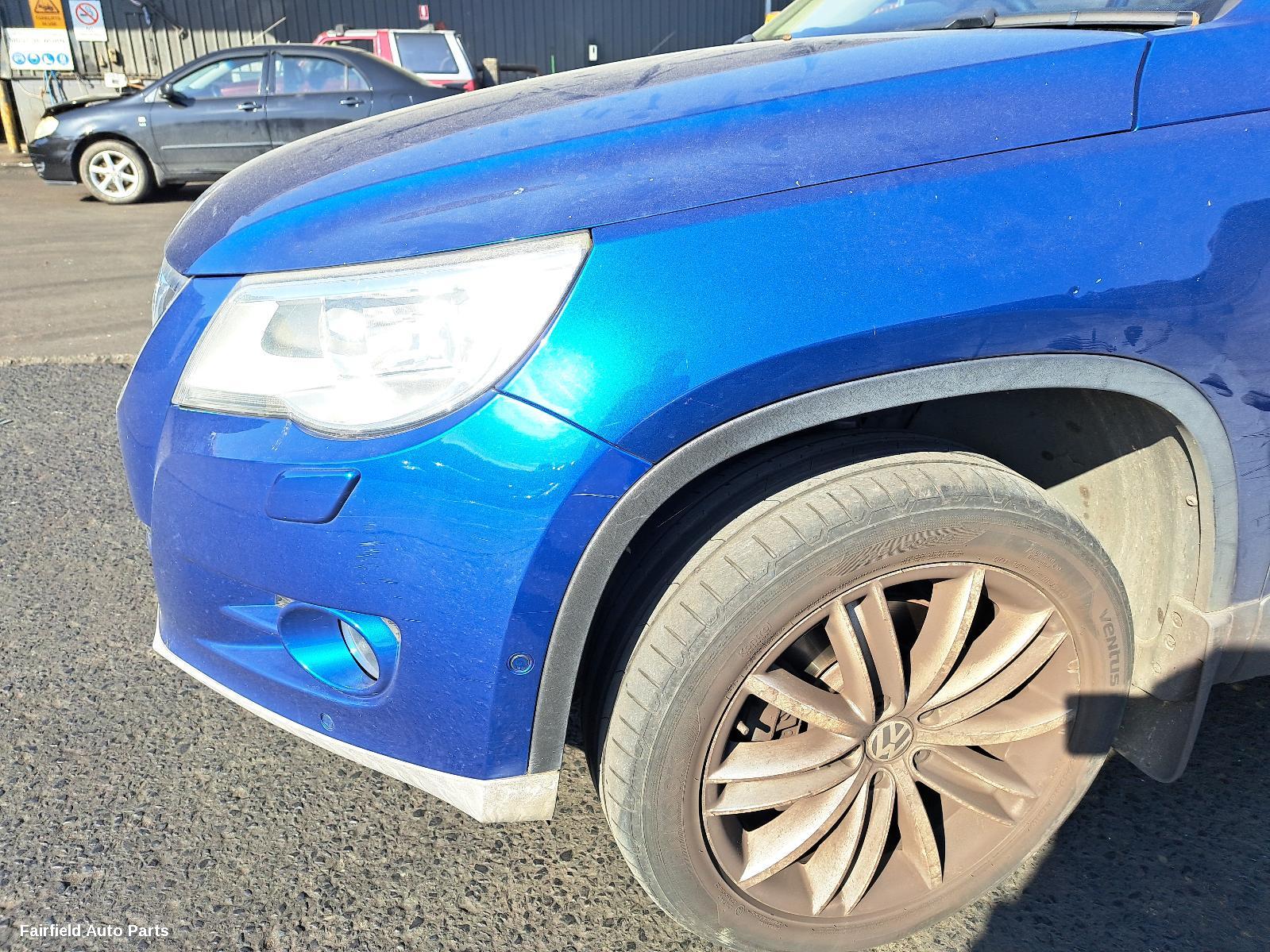 2010 Volkswagen Tiguan Left Taillight