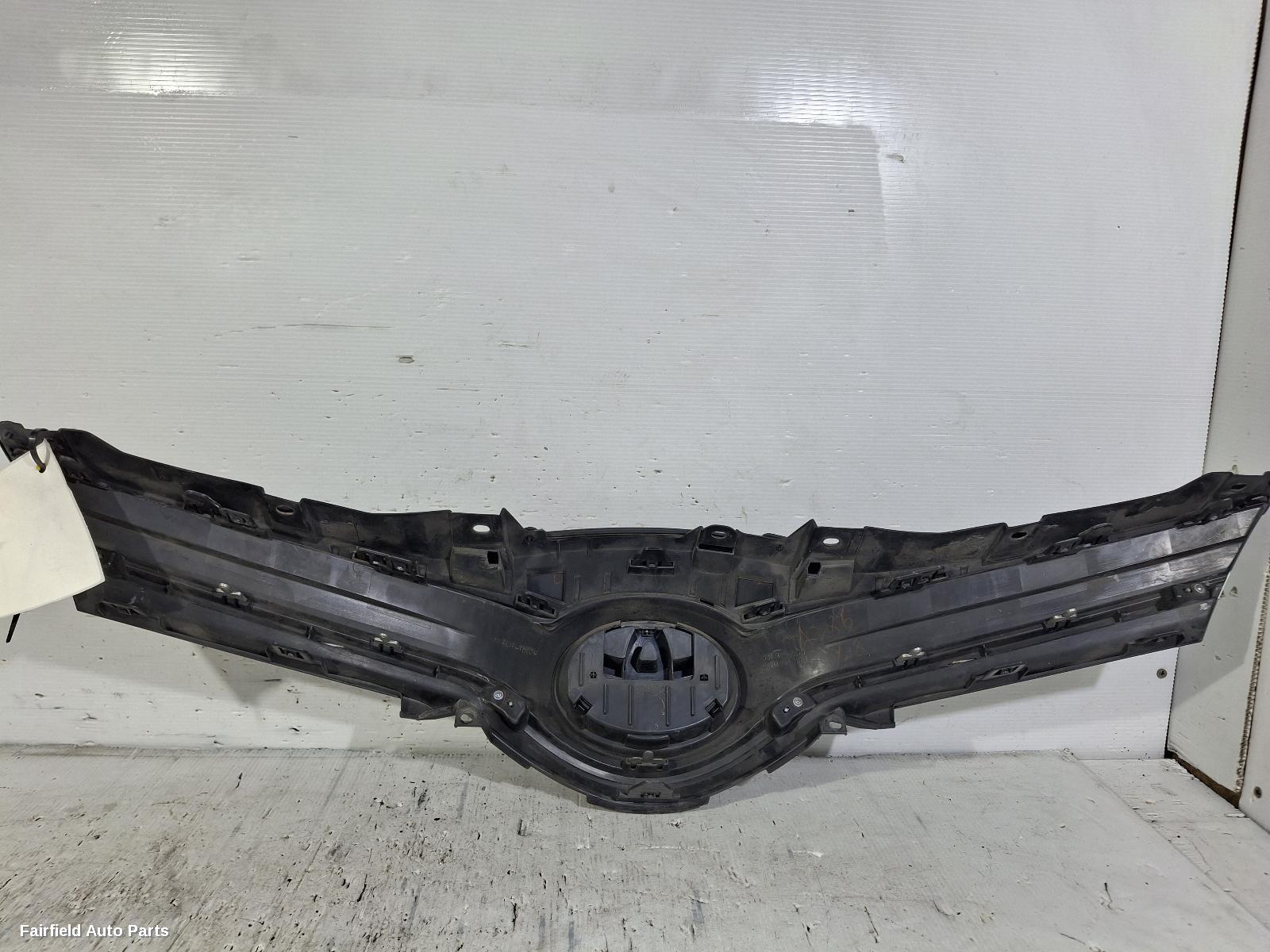 2014-2016 Toyota Yaris Grille