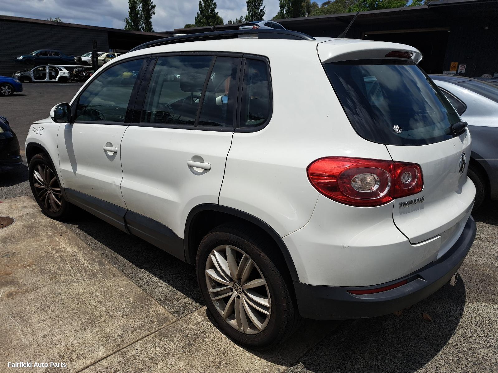 2011 Volkswagen Tiguan Right Taillight