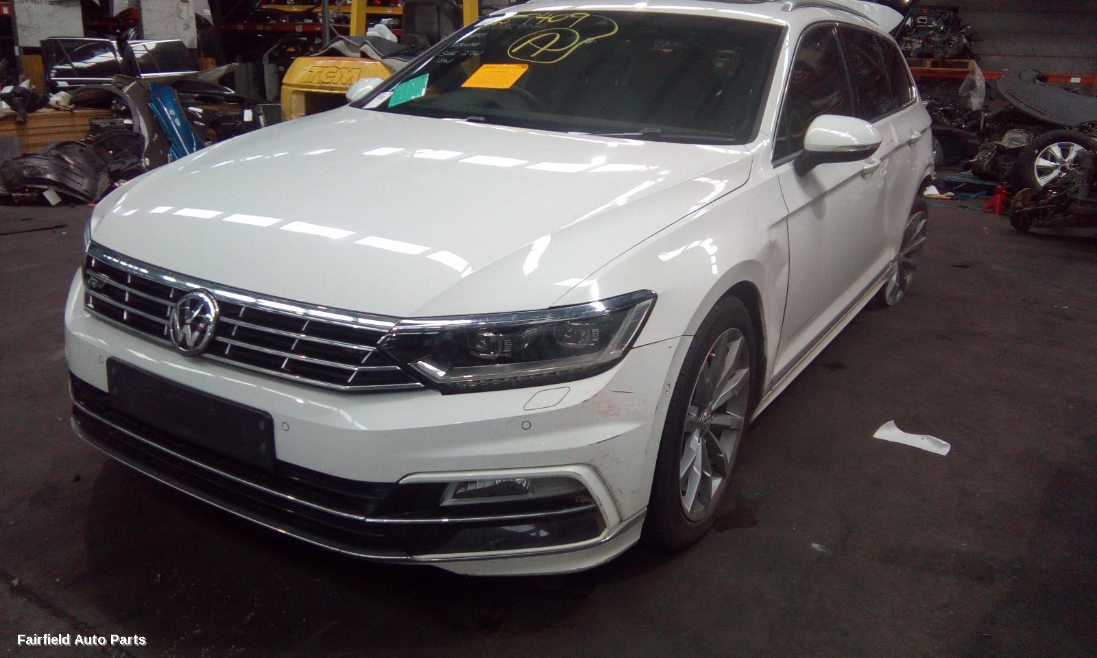 2017 Volkswagen Passat Right Taillight