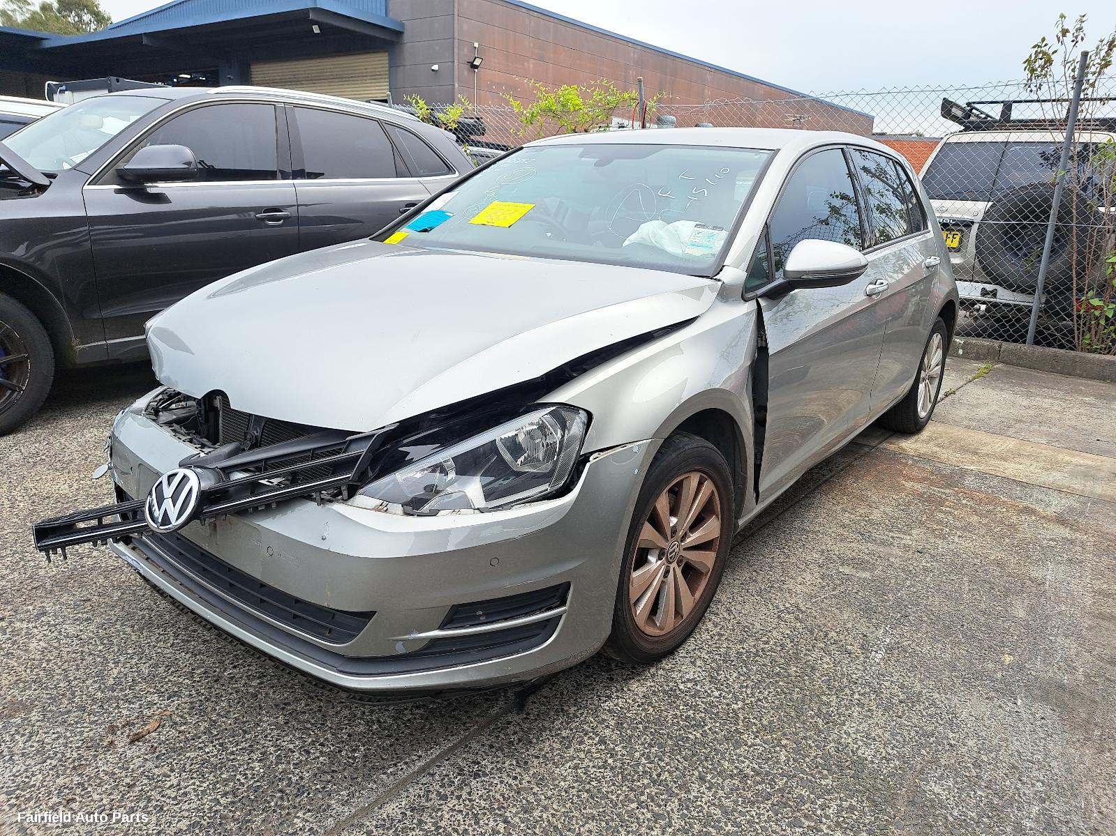 2016 Volkswagen Golf Left Rear Door Sliding