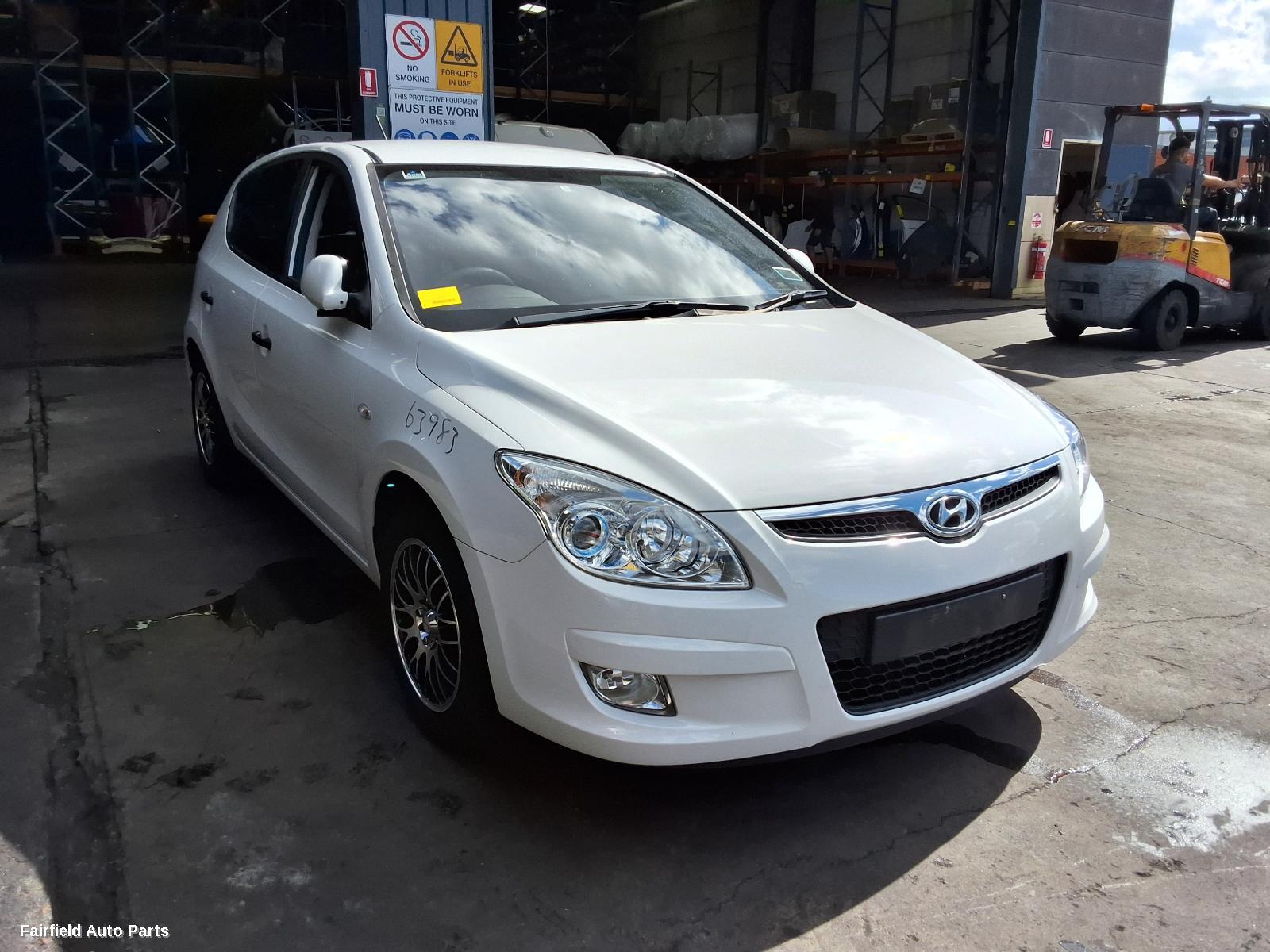 2010 Hyundai I30 Right Headlamp