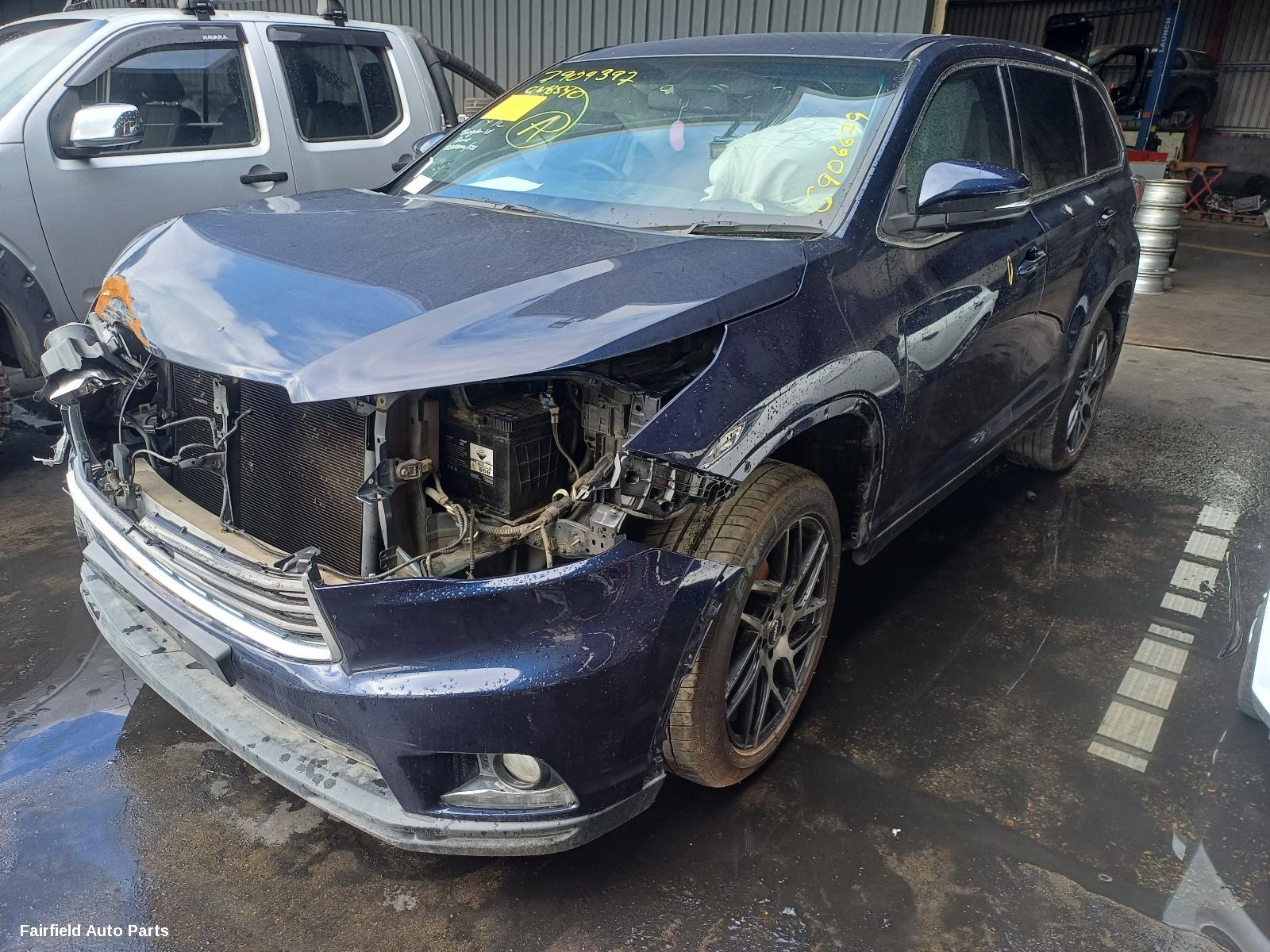 2015 Toyota Kluger Left Taillight