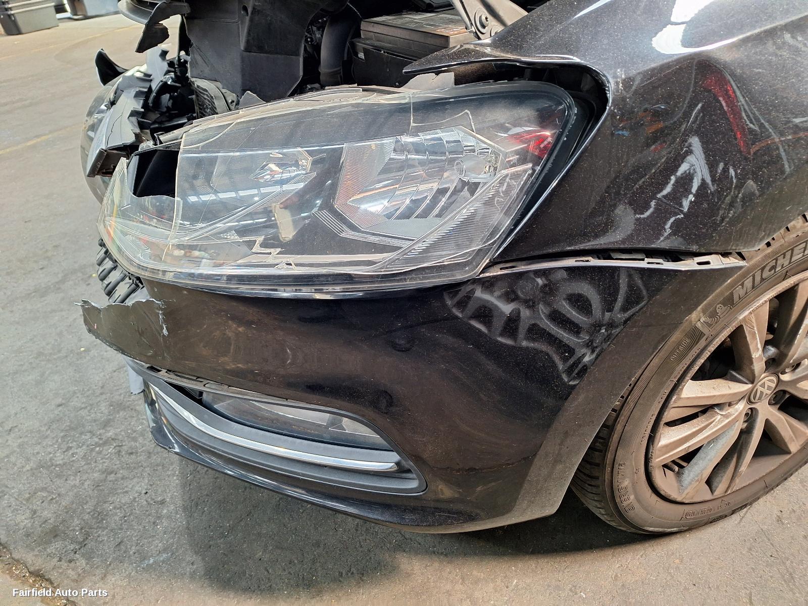 2016 Volkswagen Polo Left Taillight
