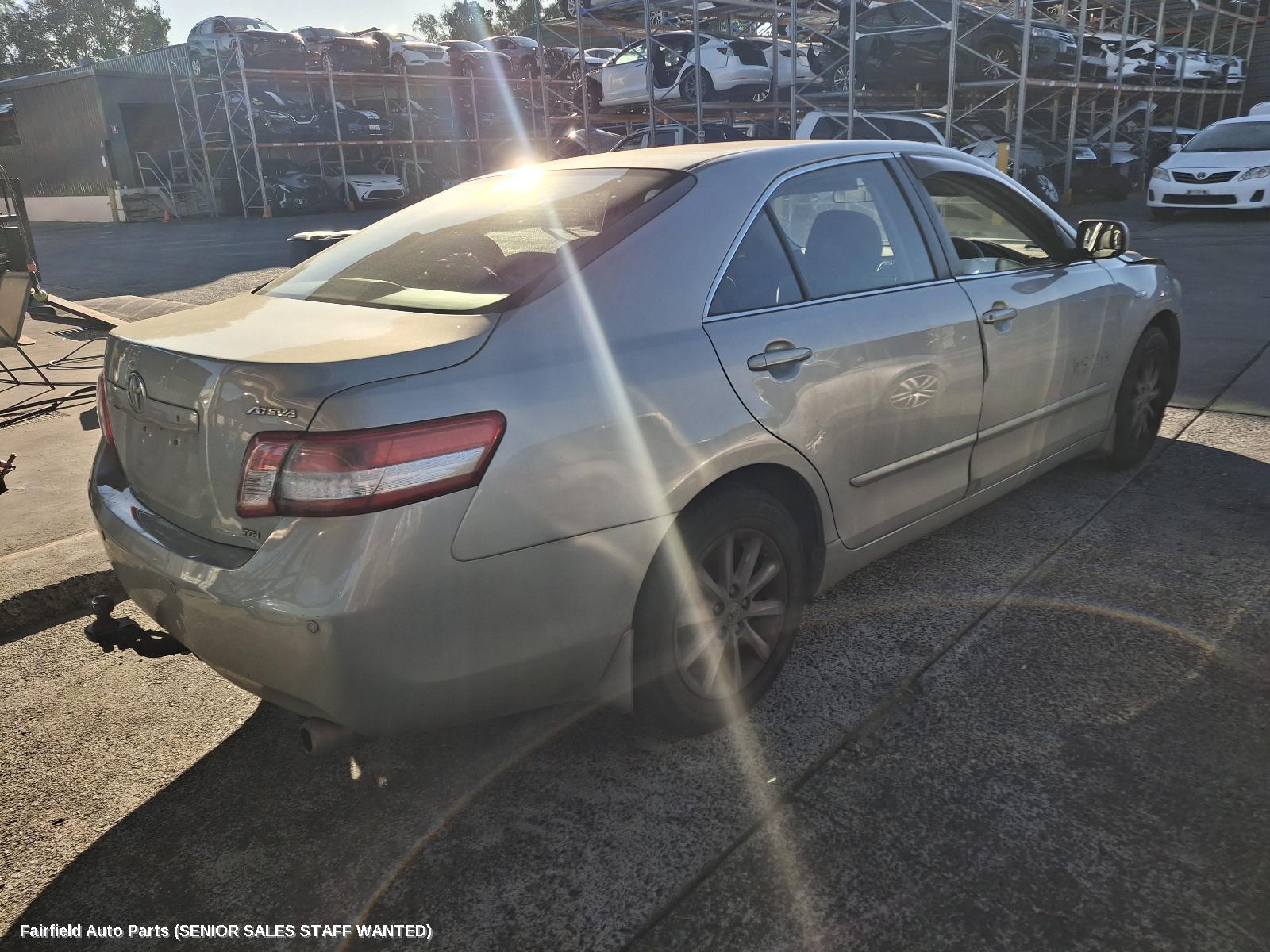 2009 Toyota Camry Left Taillight