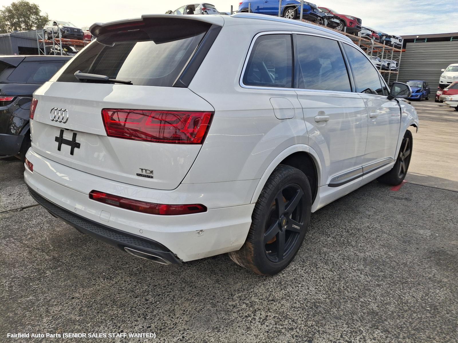 2016 Audi Q7 Left Taillight