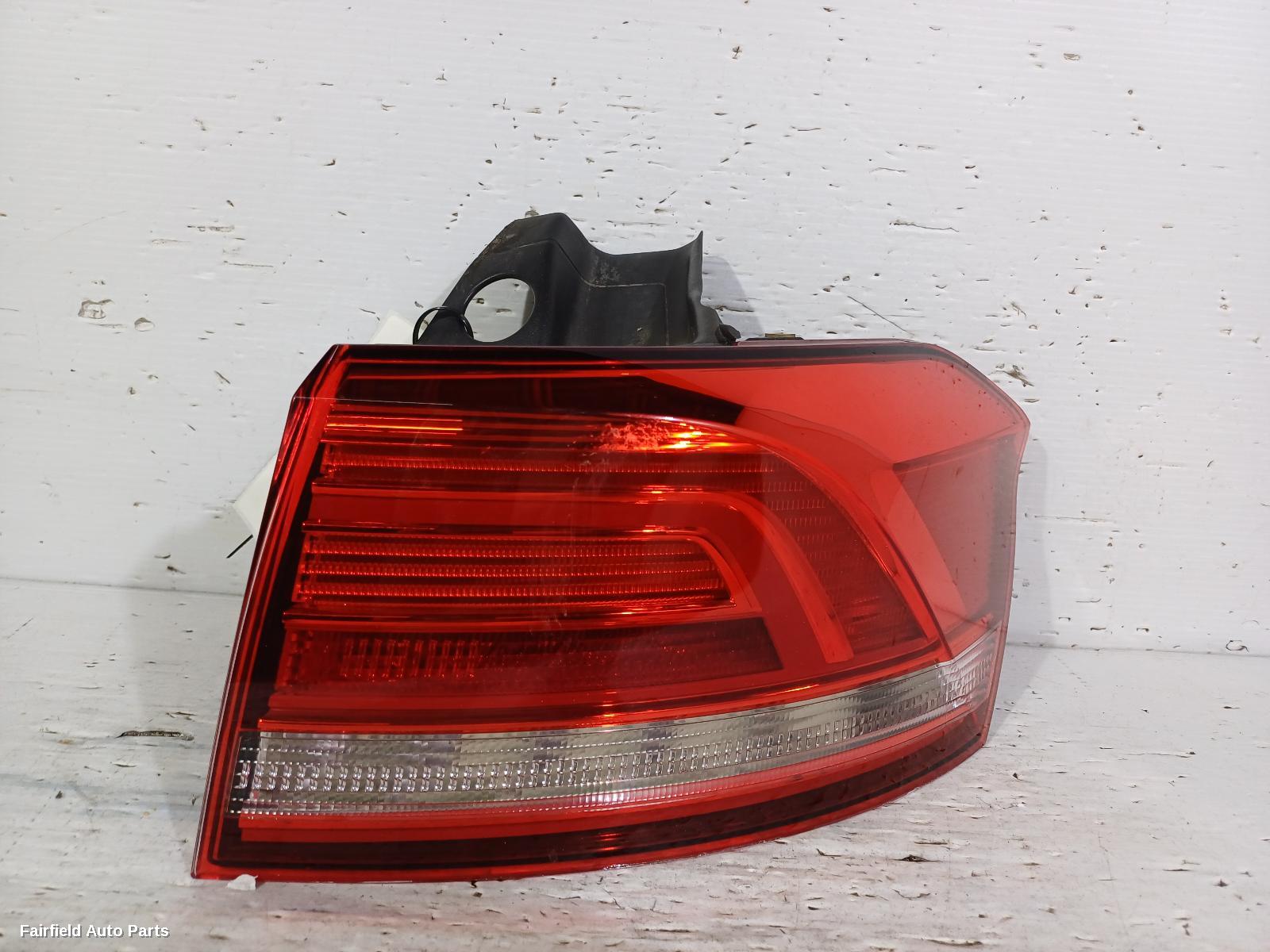 2015-2019 Volkswagen Passat Right Taillight