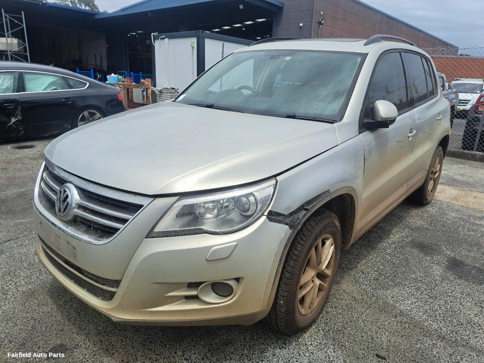 2009 Volkswagen Tiguan Left Taillight