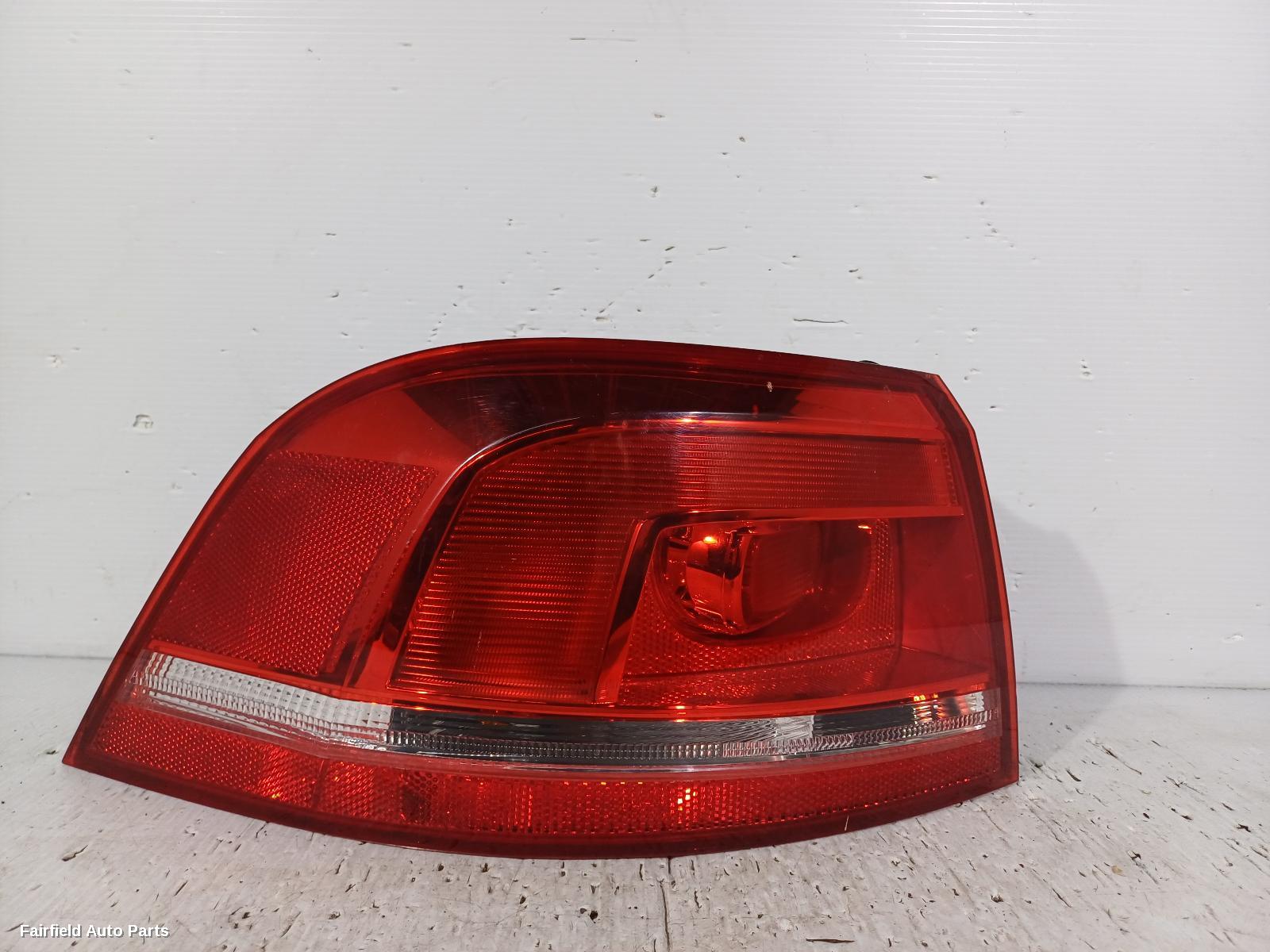 2015 Volkswagen Passat Left Taillight