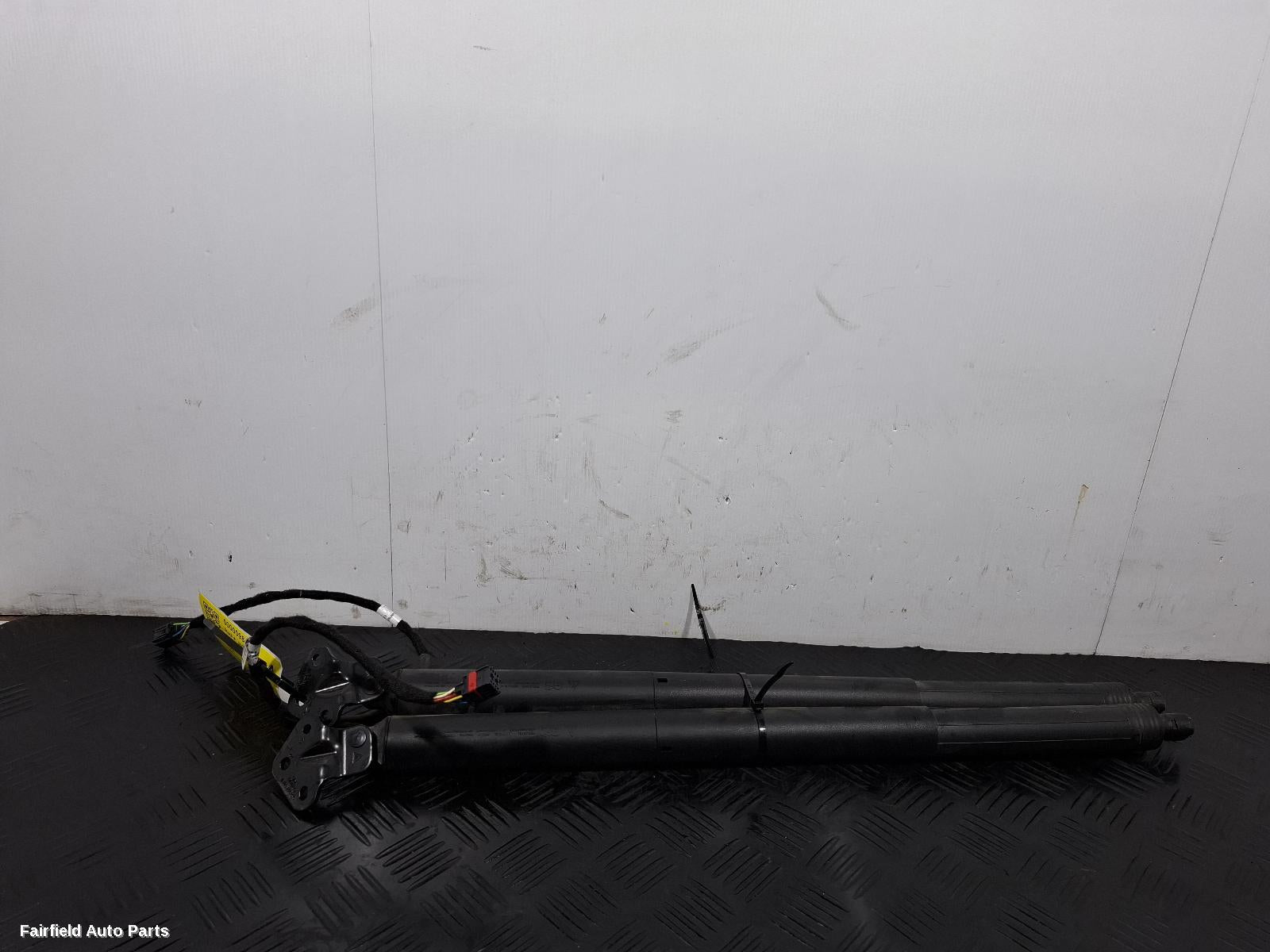 2014 Porsche Macan Hatch Strut