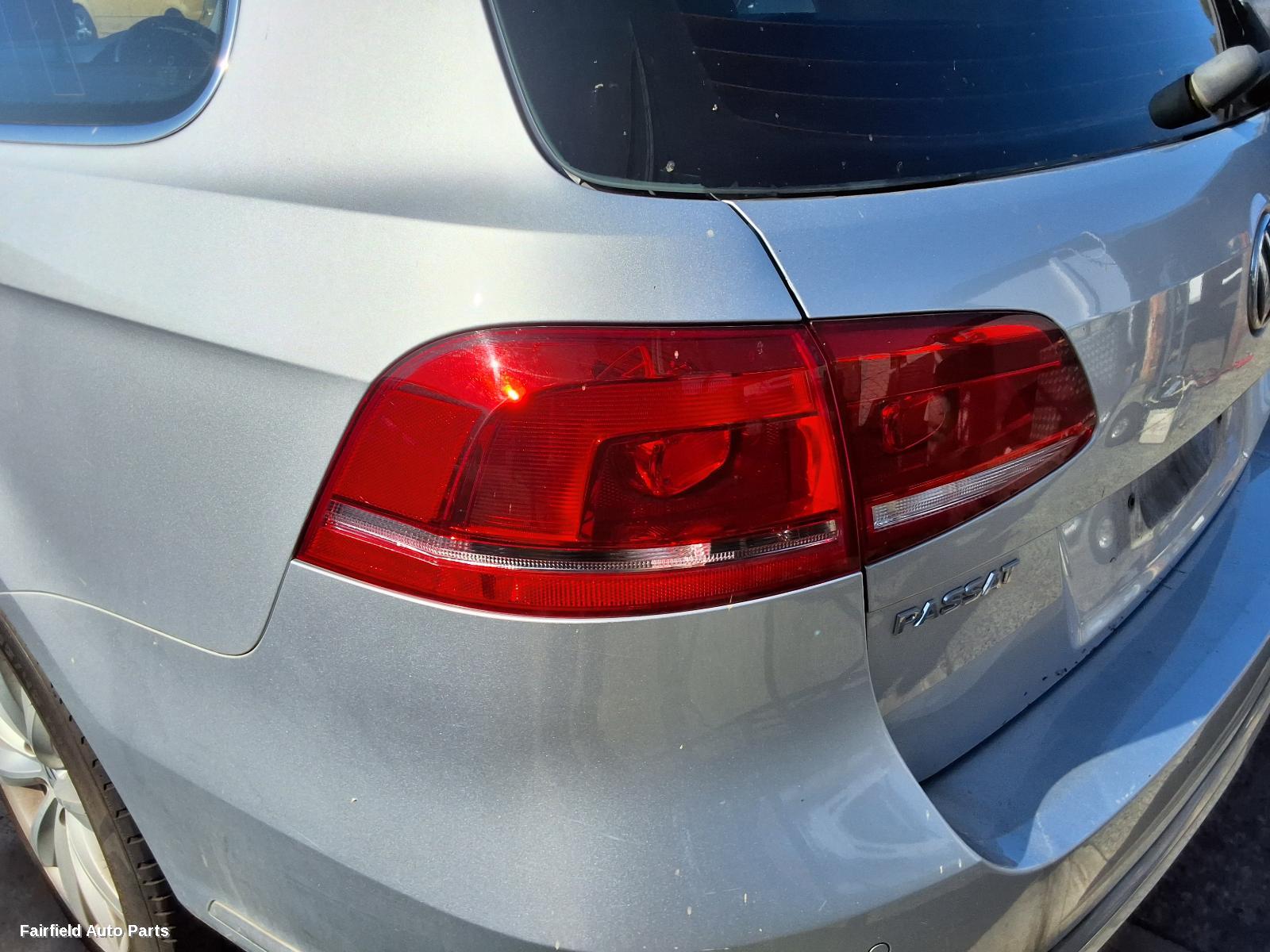 2015 Volkswagen Passat Left Taillight