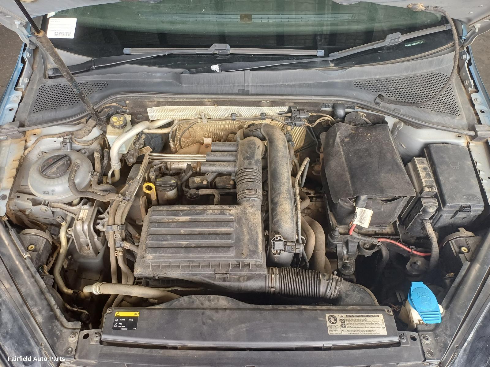 2013 Volkswagen Golf Left Rear Door Sliding