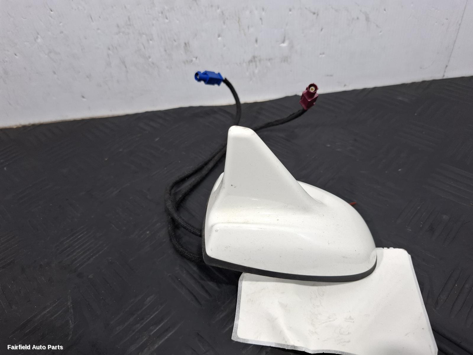 2016-2024 Maserati Levante Antenna