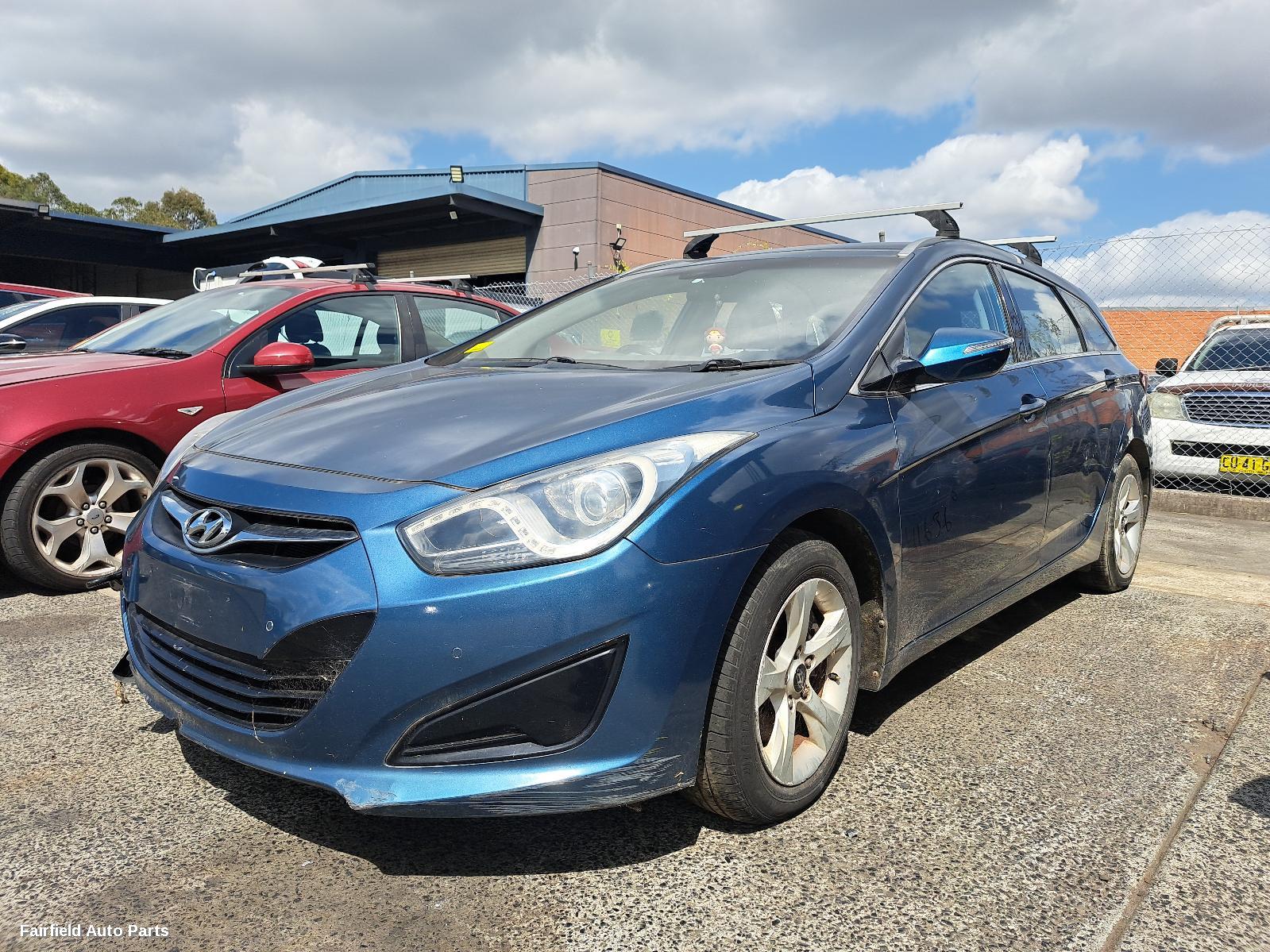 2013 Hyundai I40 Right Rear Door Sliding