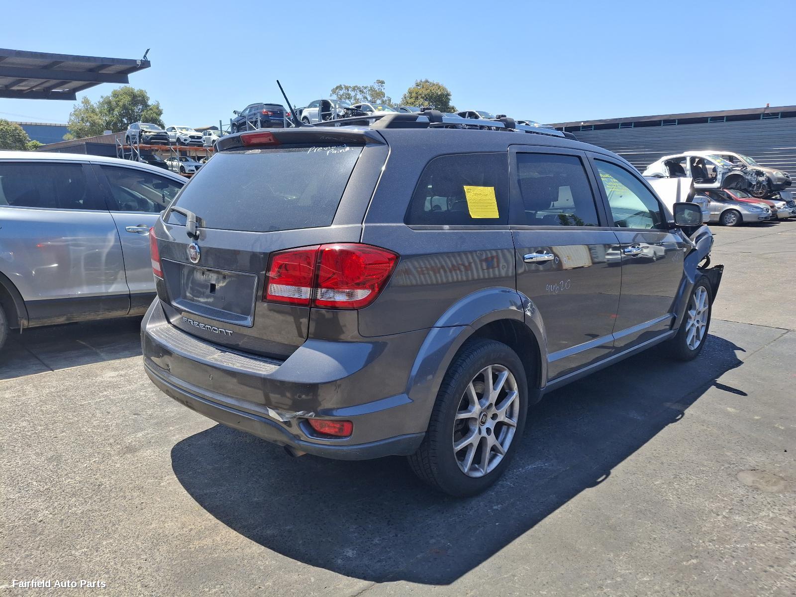 2014 Fiat Freemont Left Front Door