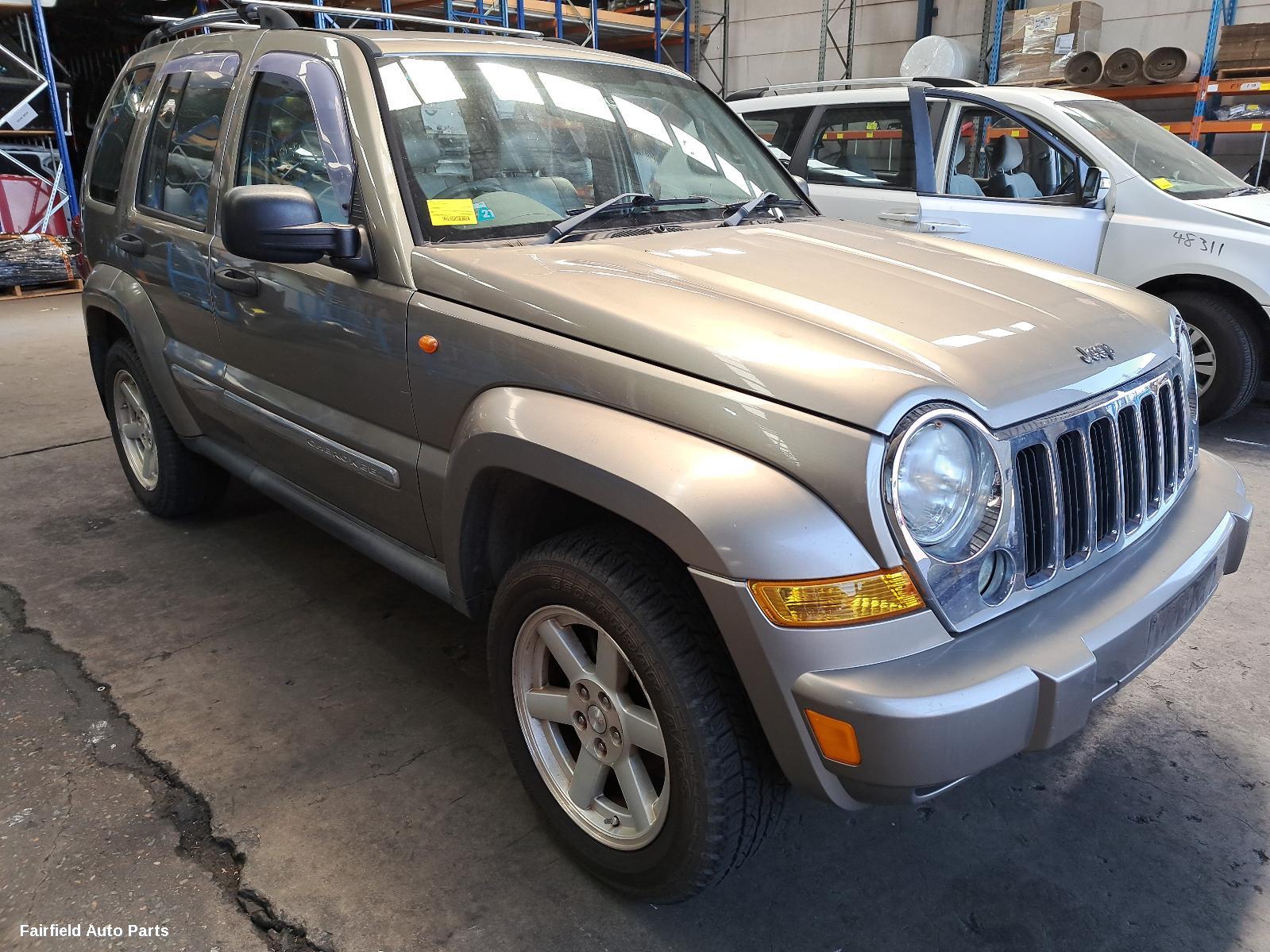 2008 Jeep Cherokee Left Front Door