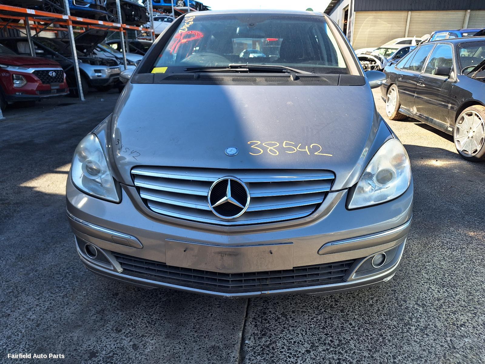 2007 Mercedes B Class Left Guard