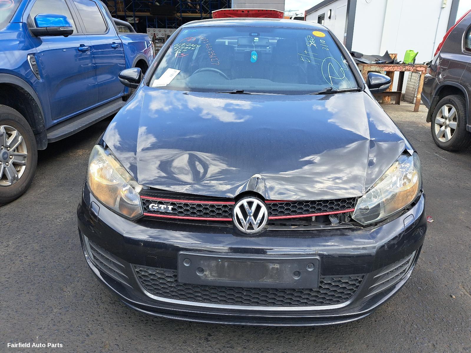 2013 Volkswagen Golf Left Taillight