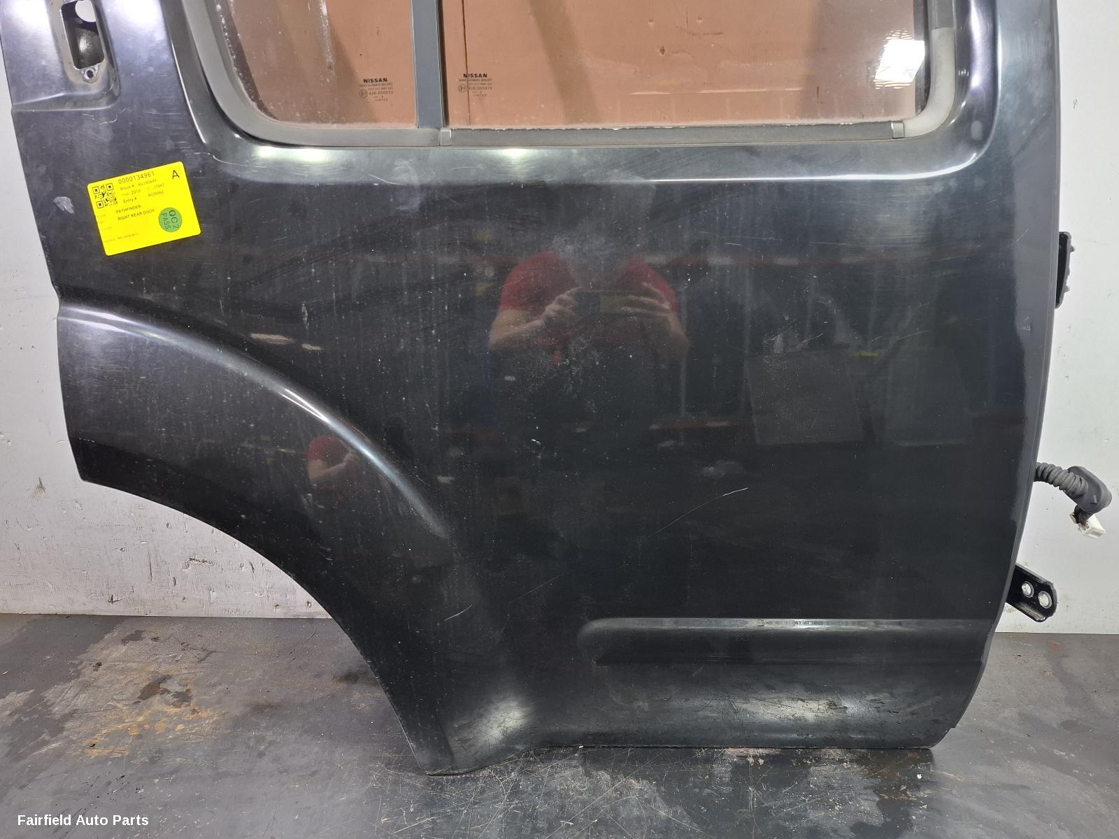 2005-2013 Nissan Pathfinder Right Rear Door Sliding