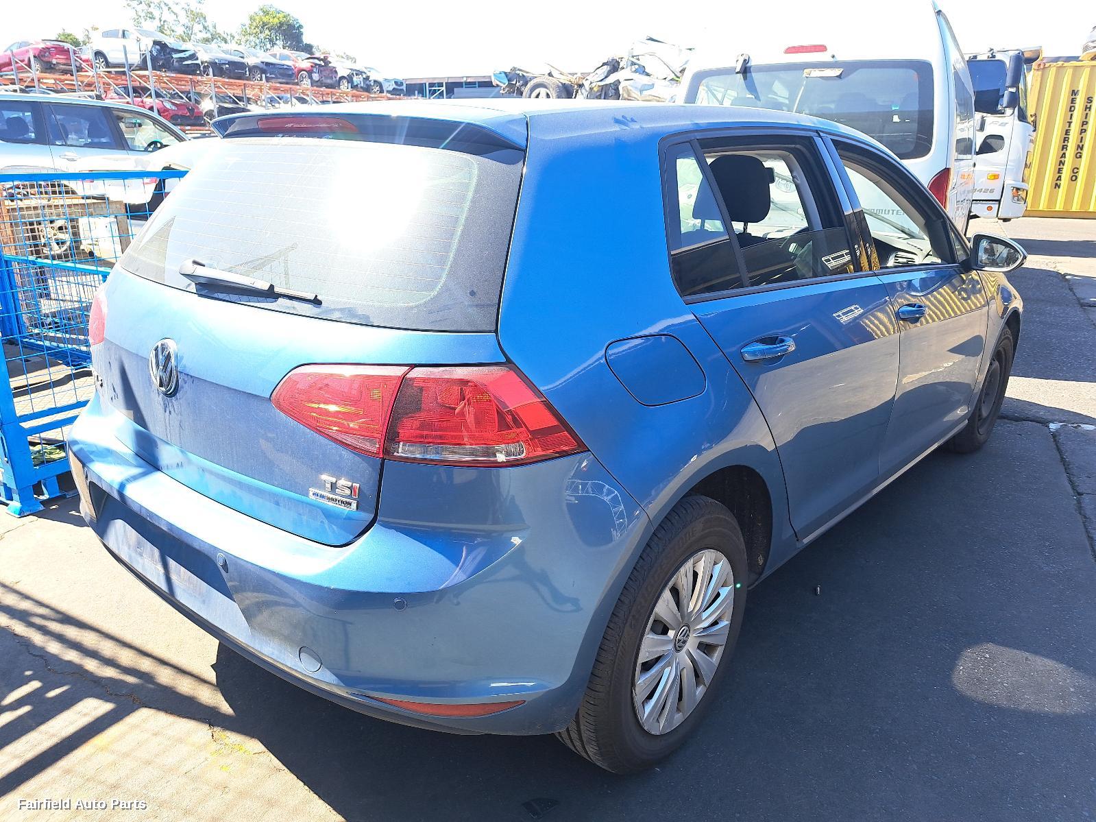 2016 Volkswagen Golf Right Taillight