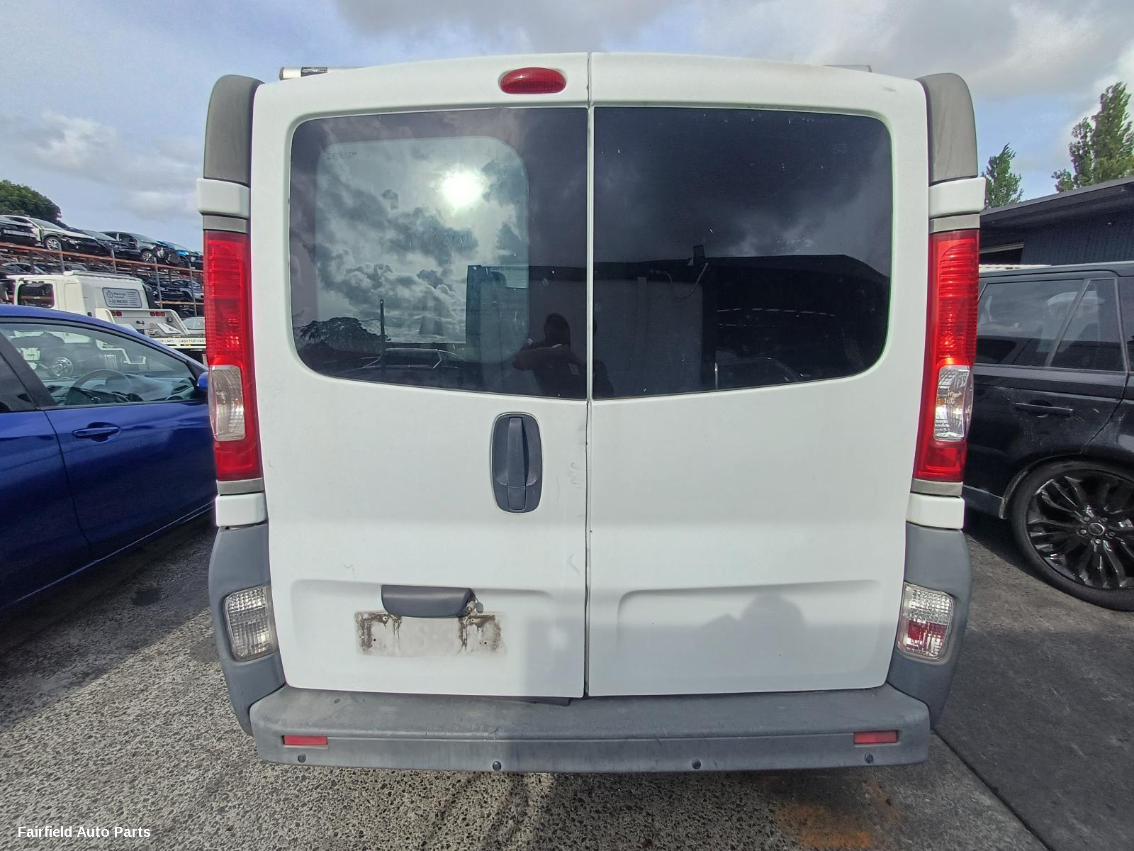 2014 Renault Trafic Left Front Door
