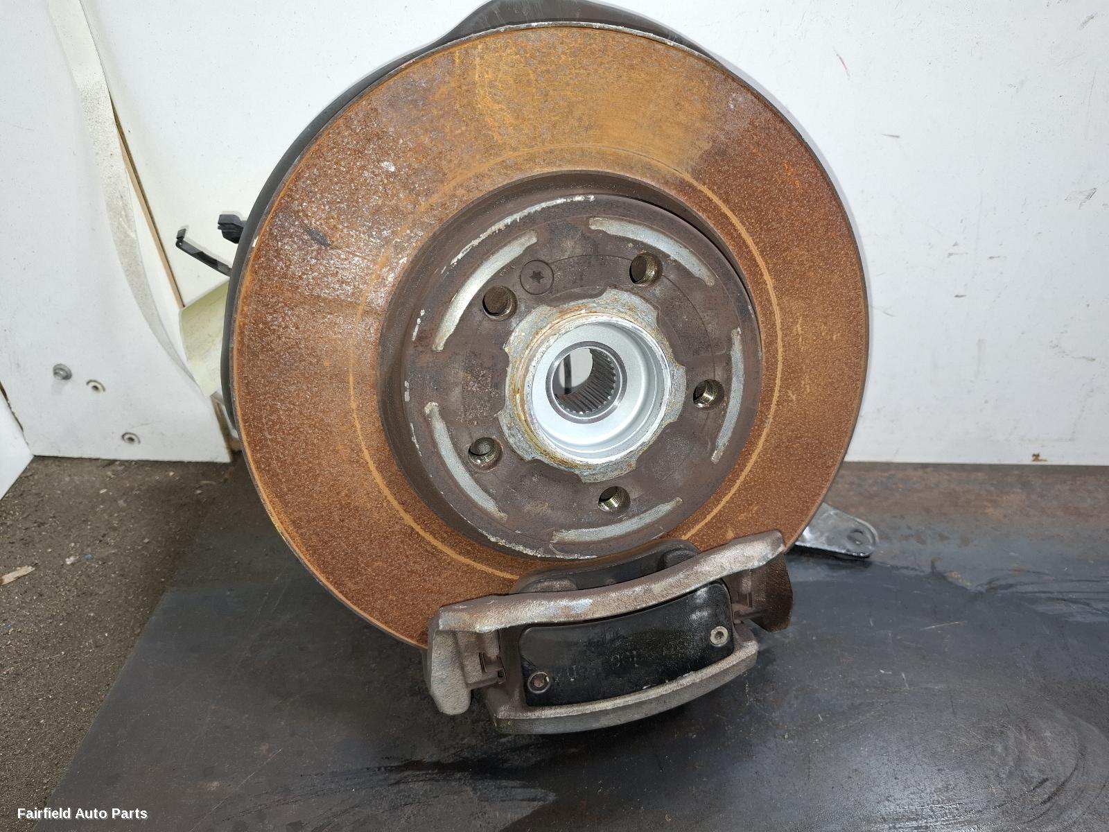 2018 Mercedes A Class Left Front Hub Assembly