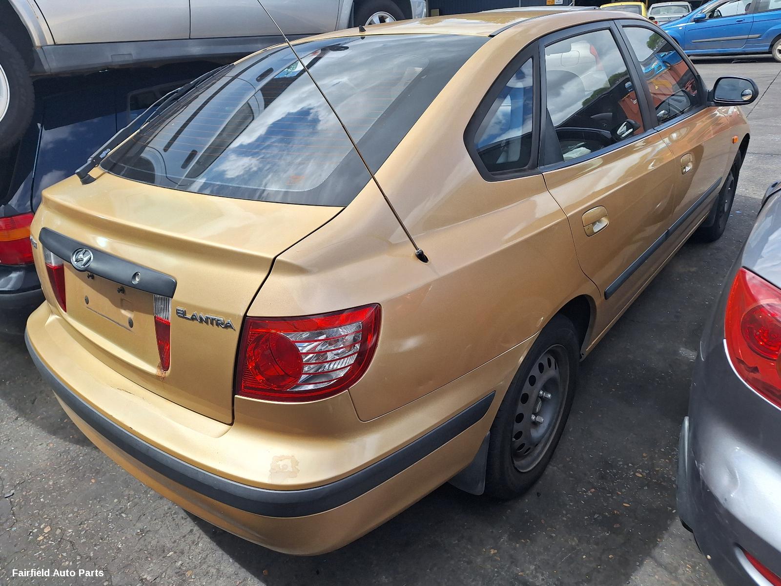 2003 Hyundai Elantra Right Taillight