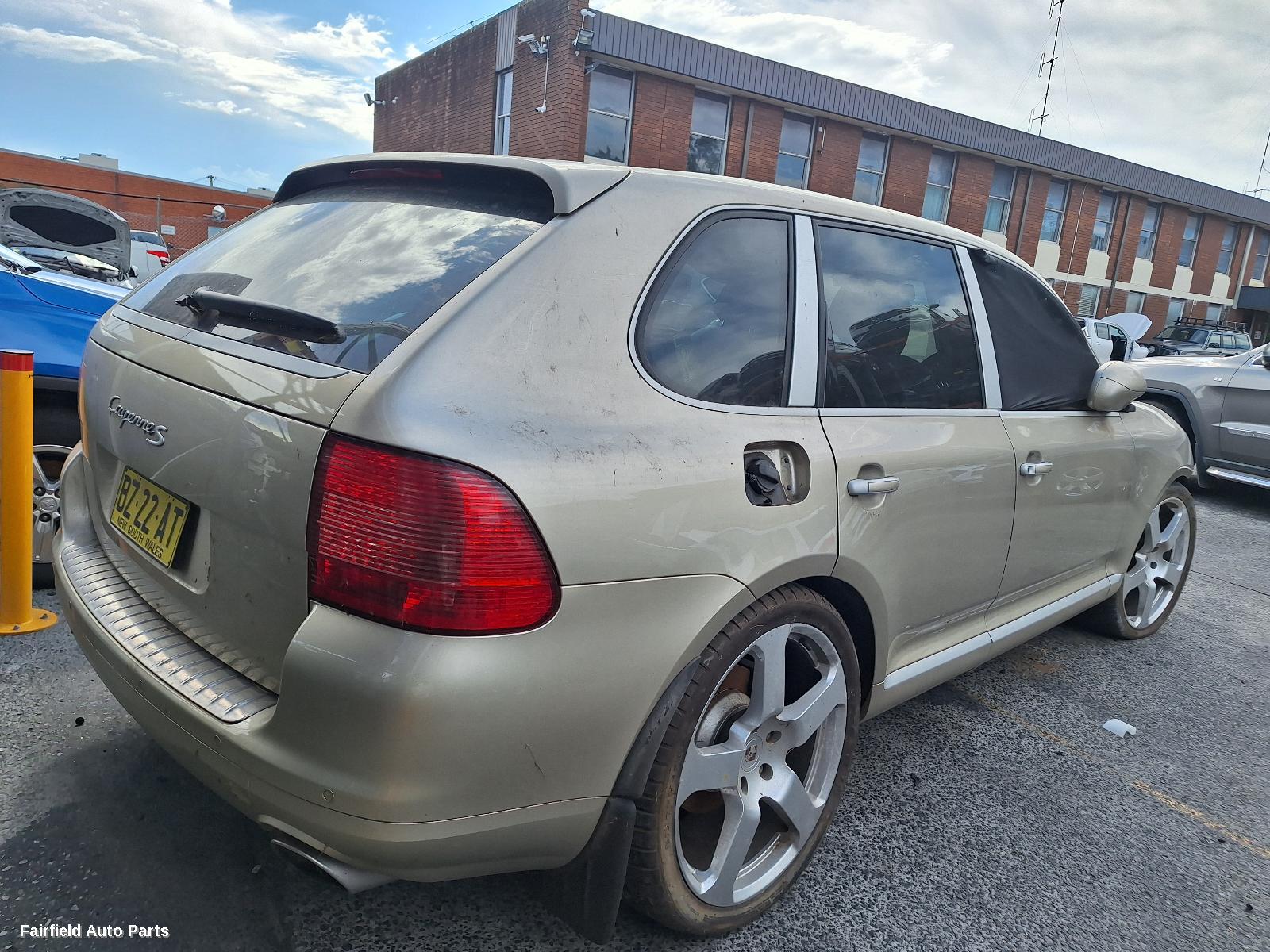 2006 Porsche Cayenne Courtesy Light