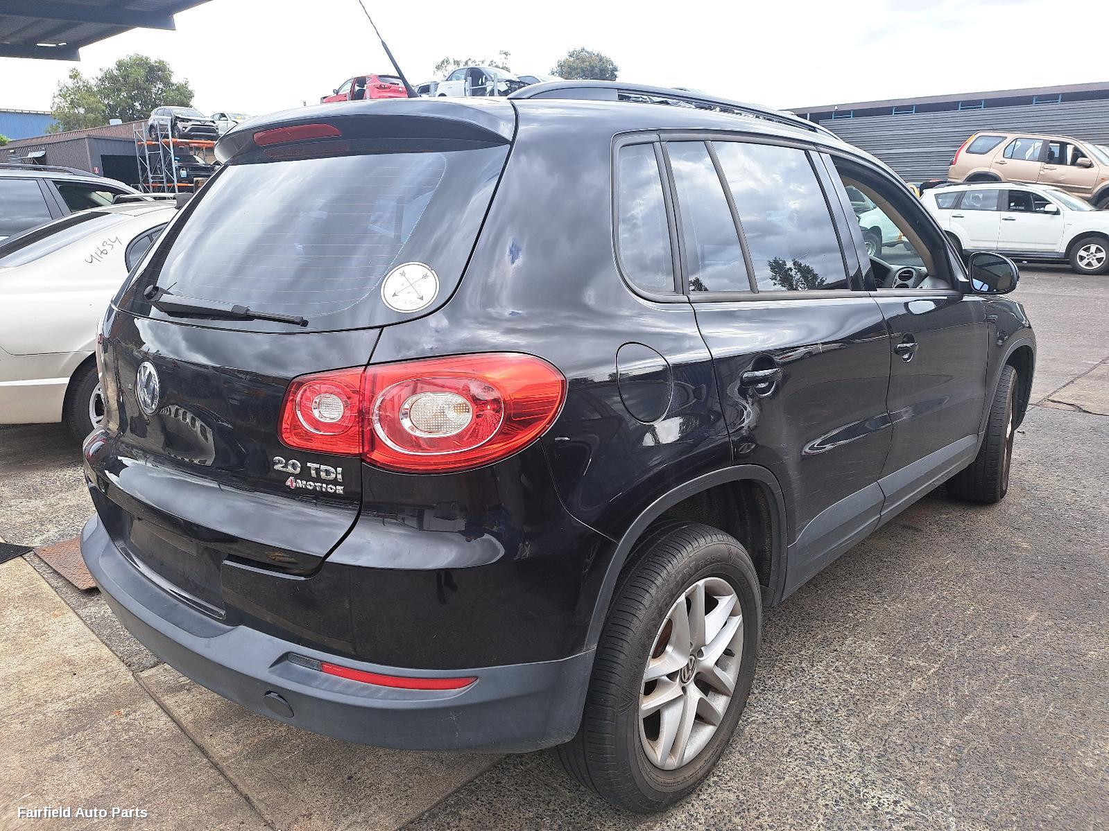 2011 Volkswagen Tiguan Right Taillight