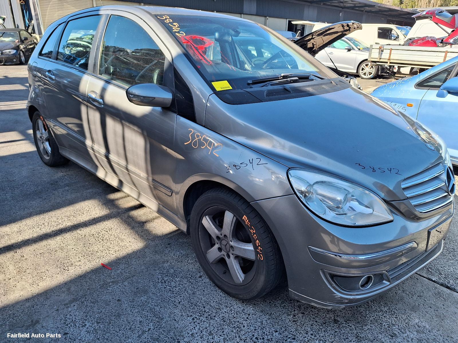 2007 Mercedes B Class Left Guard