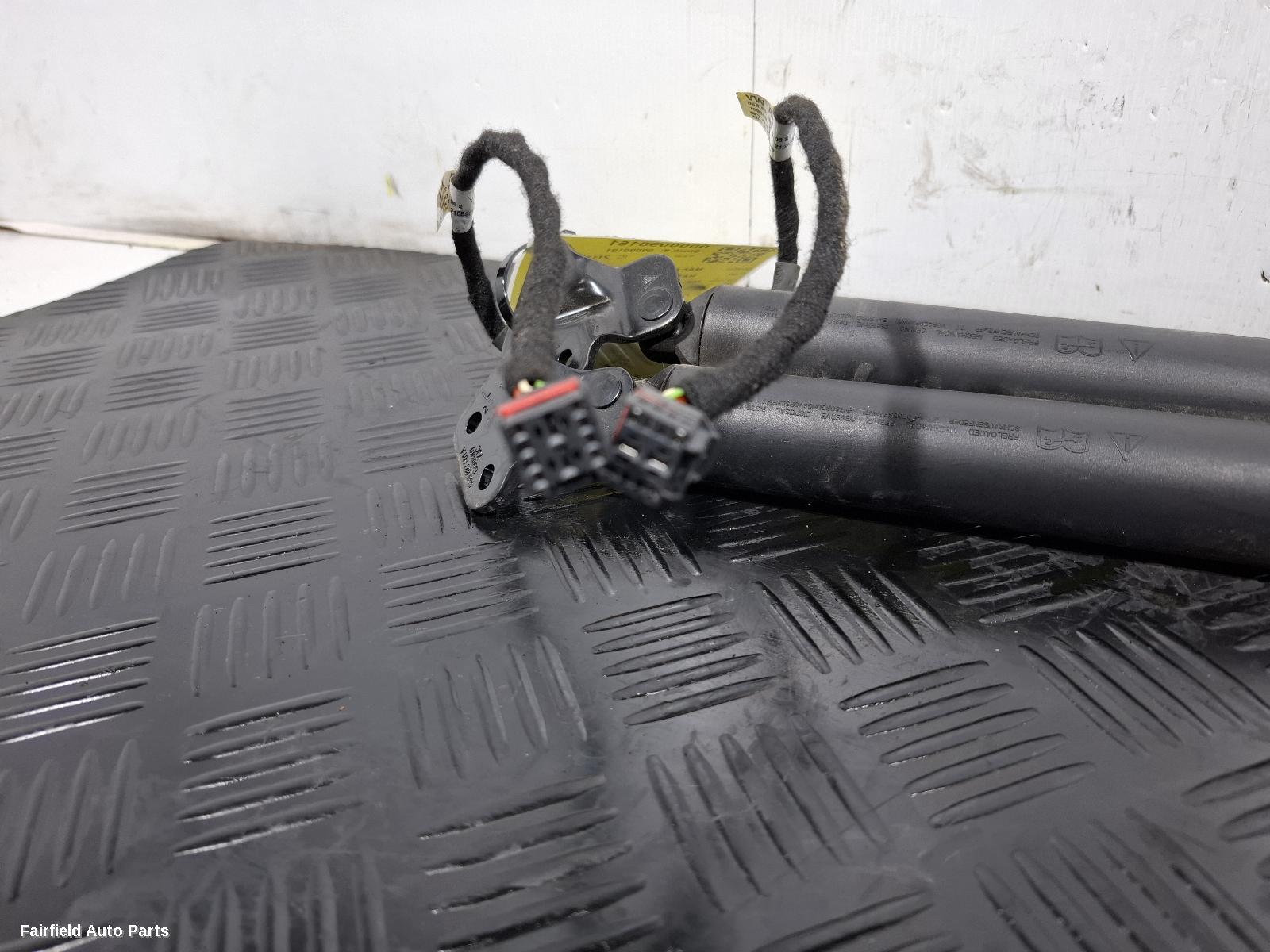 2014 Porsche Macan Hatch Strut