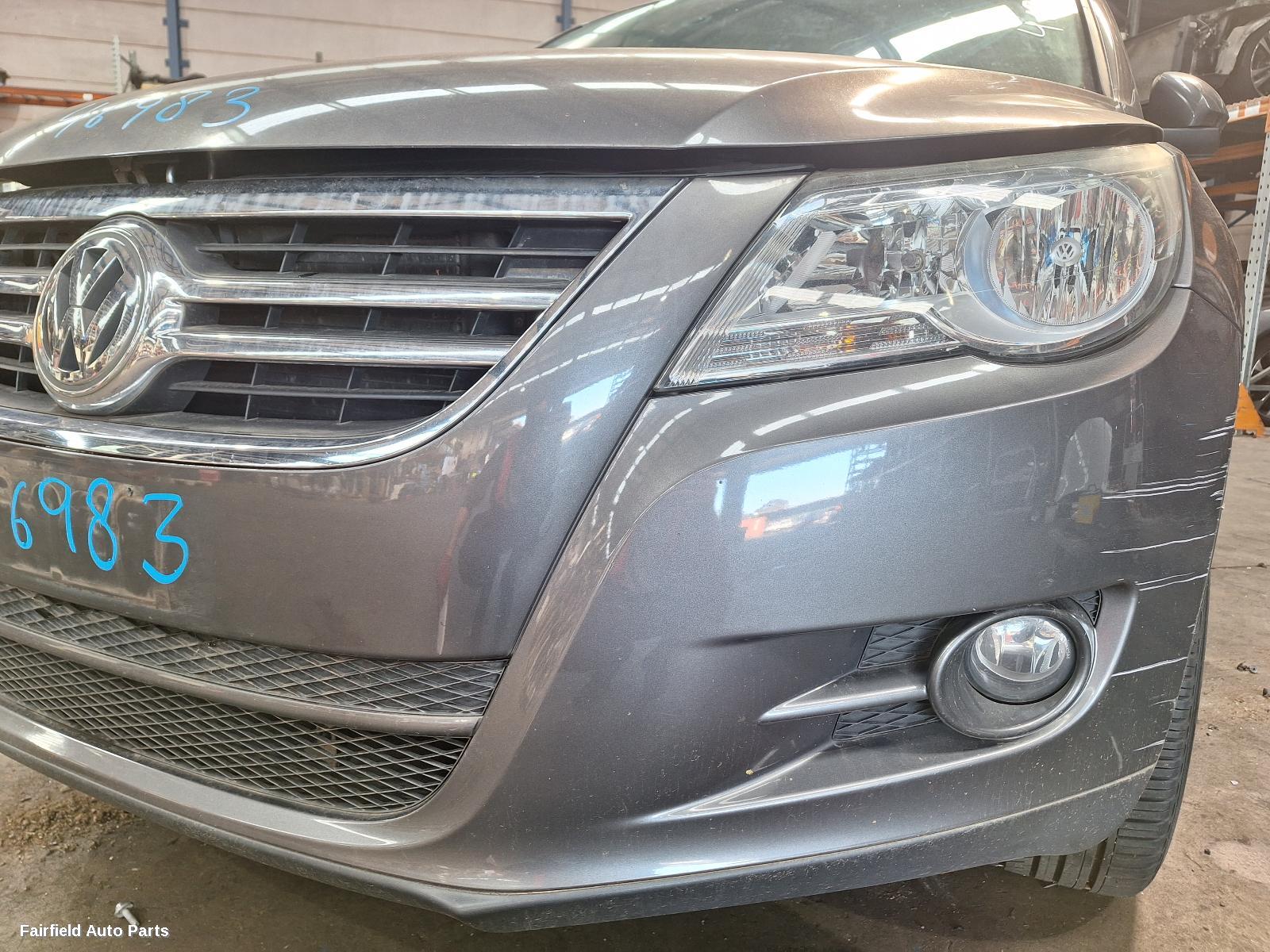 2010 Volkswagen Tiguan Left Taillight