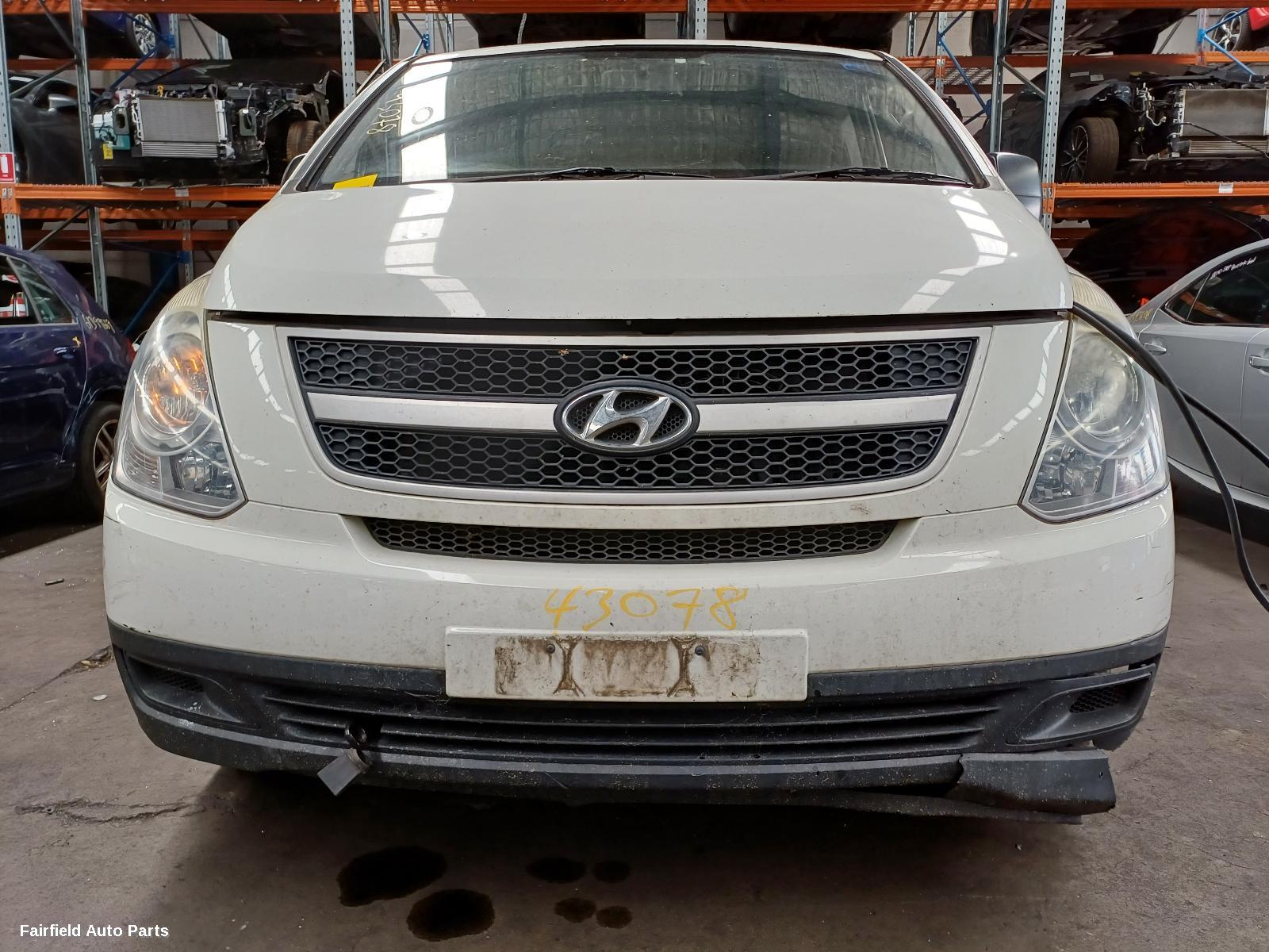 2010 Hyundai Iload/imax Washer Bottle