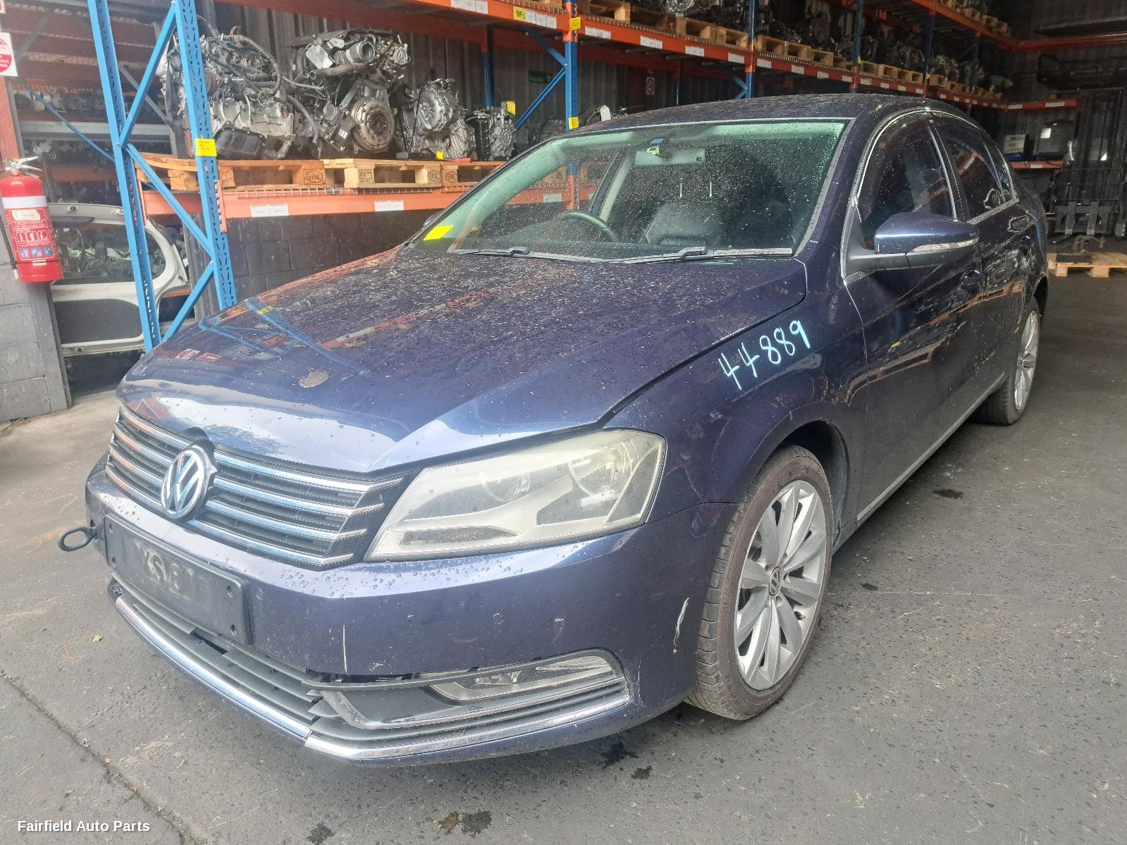 2013 Volkswagen Passat Left Front Door
