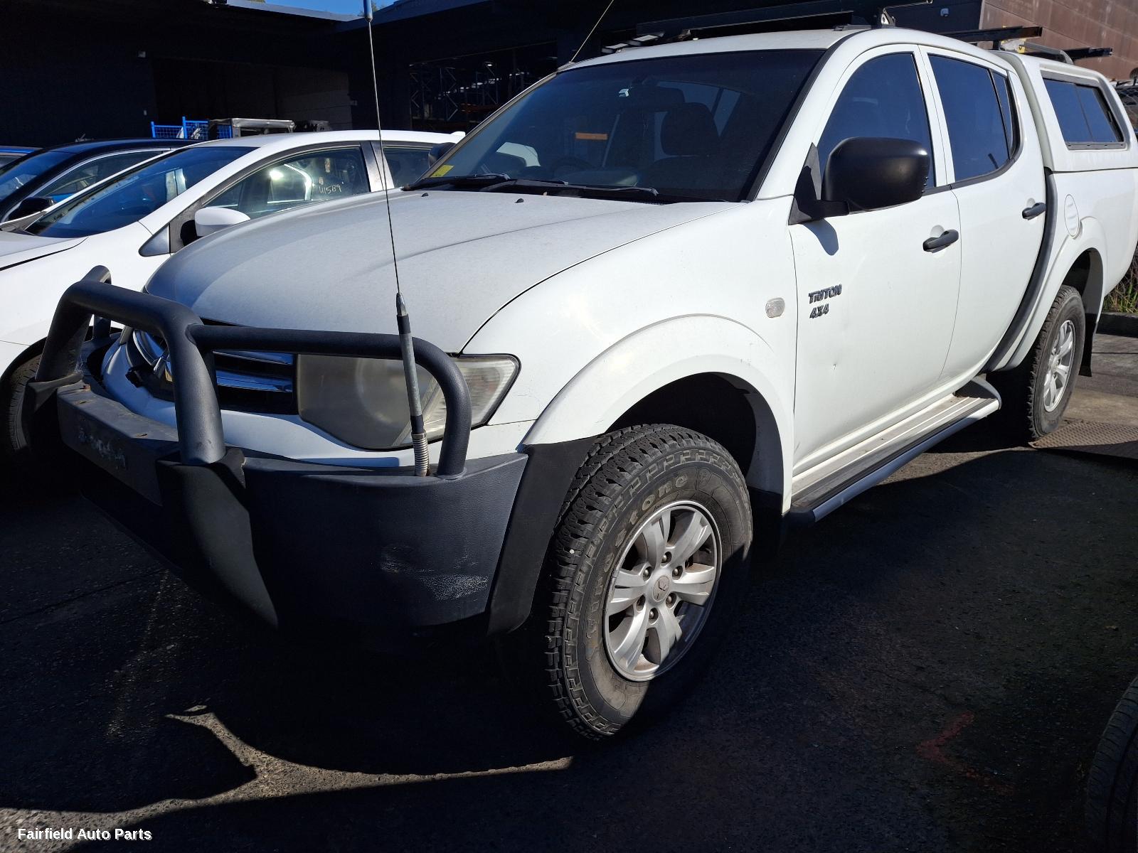 2009-2015 Mitsubishi Triton Left Rear Door Sliding