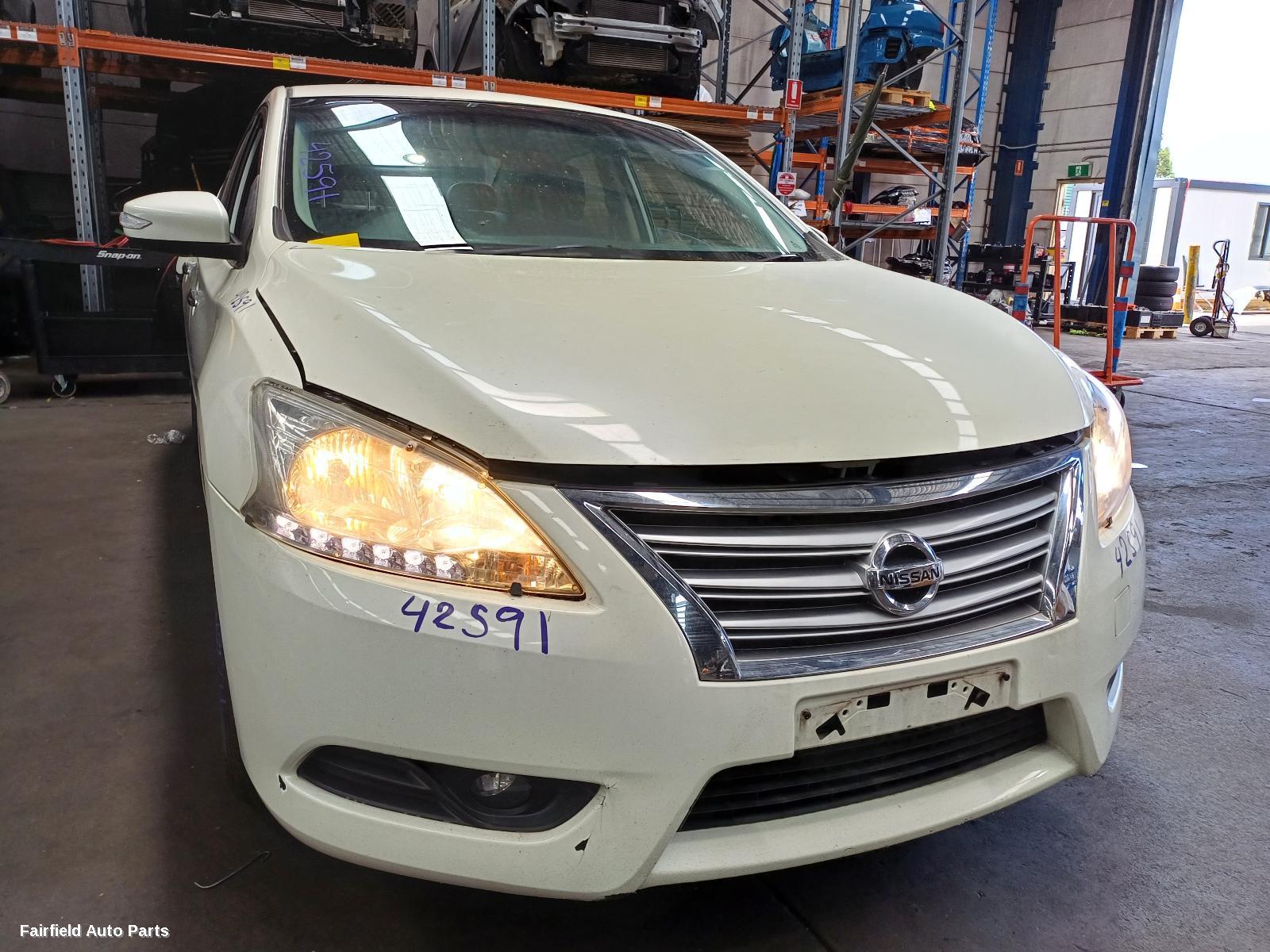 2013 Nissan Pulsar Left Taillight