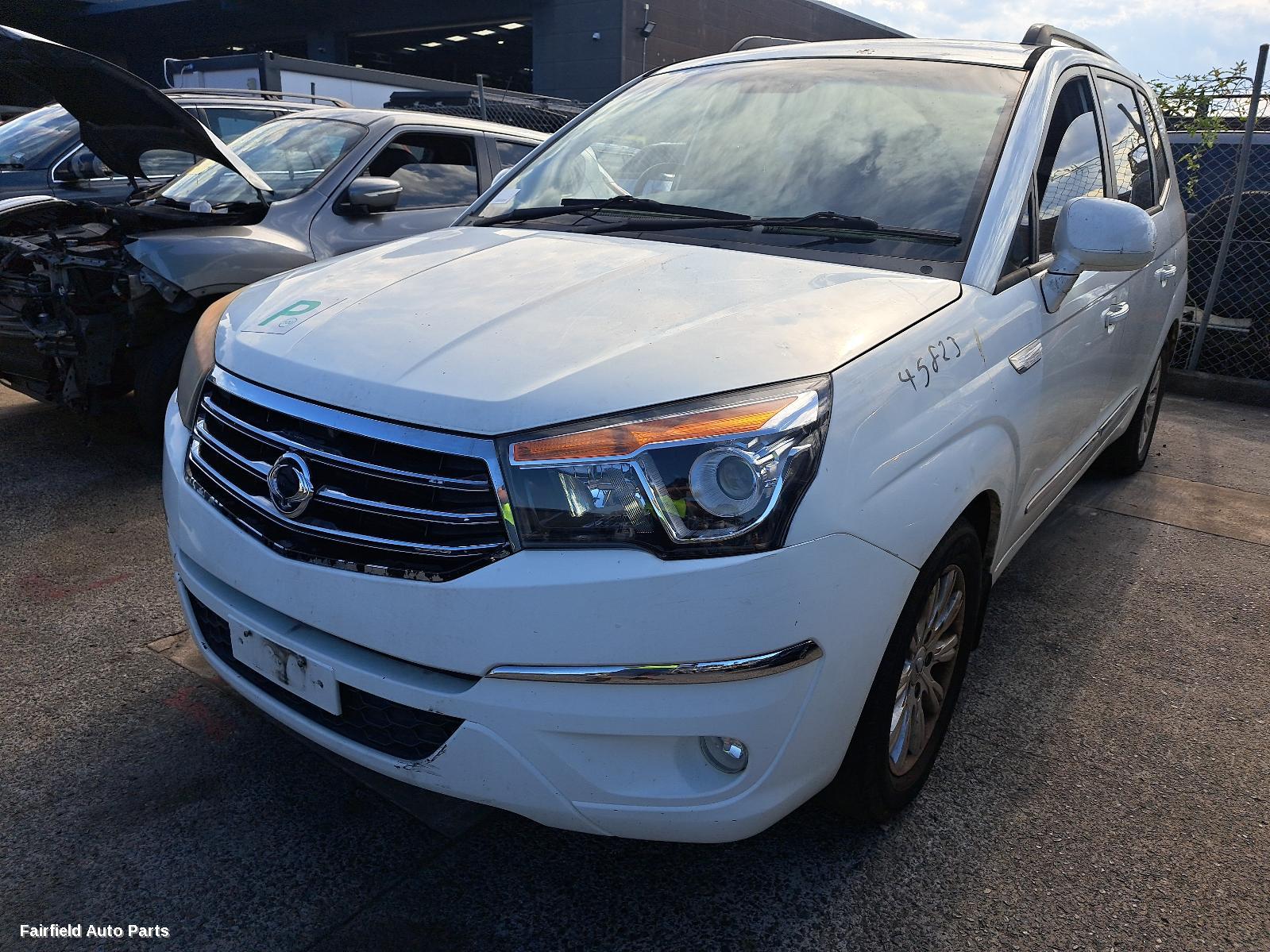 2013 Ssangyong Stavic Right Door Mirror