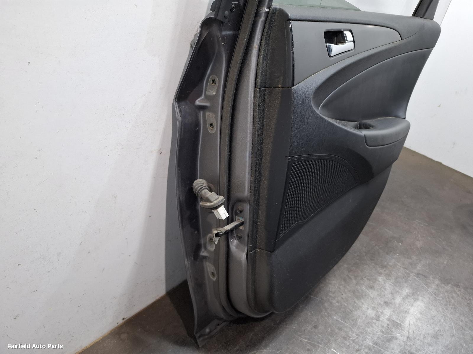 2010-2014 Hyundai I45 Right Rear Door Sliding