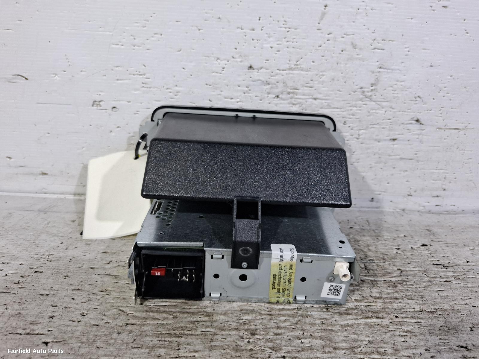 2010-2015 Volkswagen Caddy Radio Cd Dvd Sat Tv