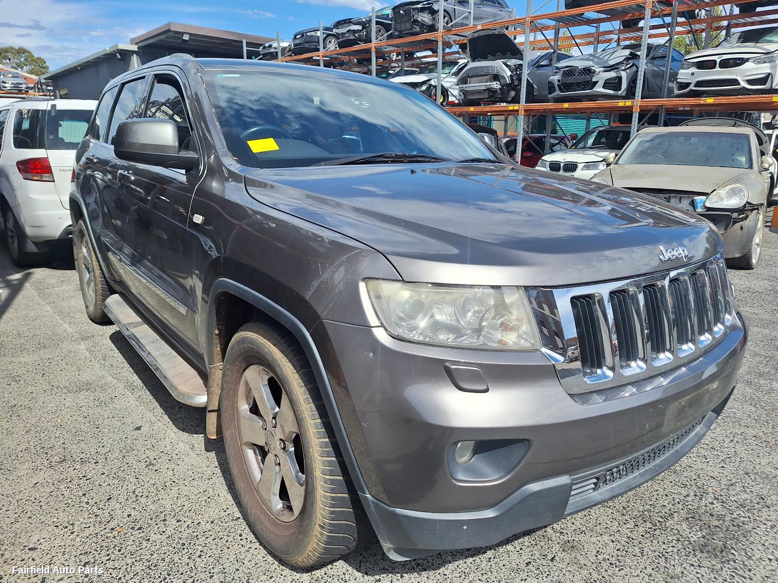 2010-2013 Jeep Grandcherokee Left Front Door