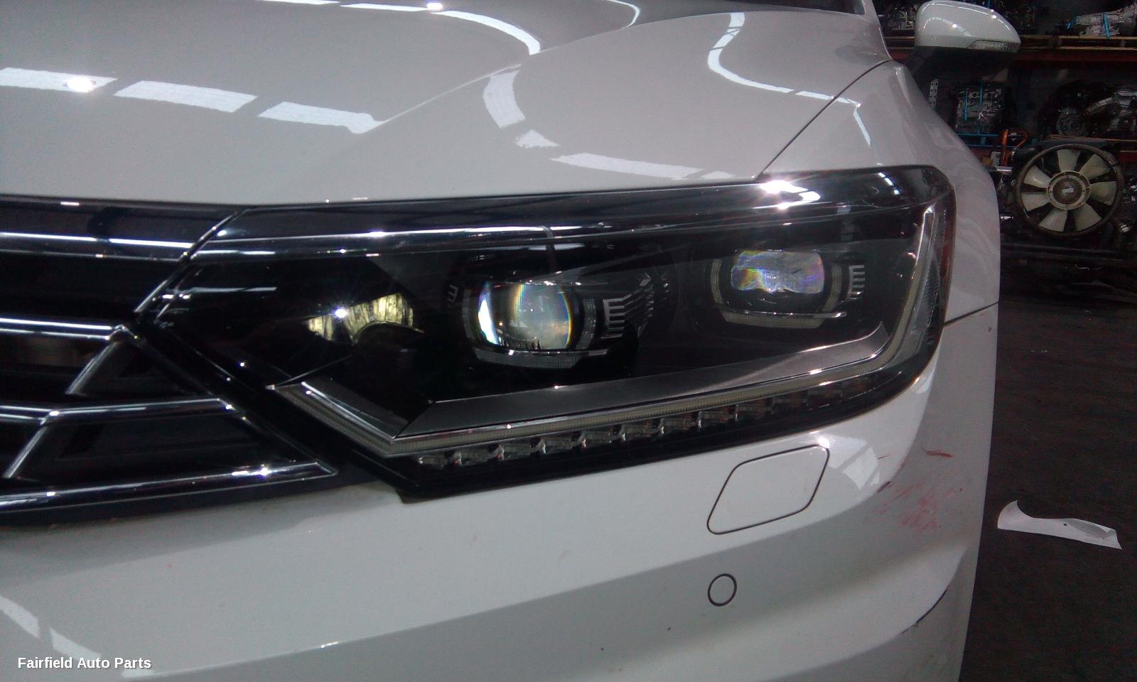 2017 Volkswagen Passat Right Taillight