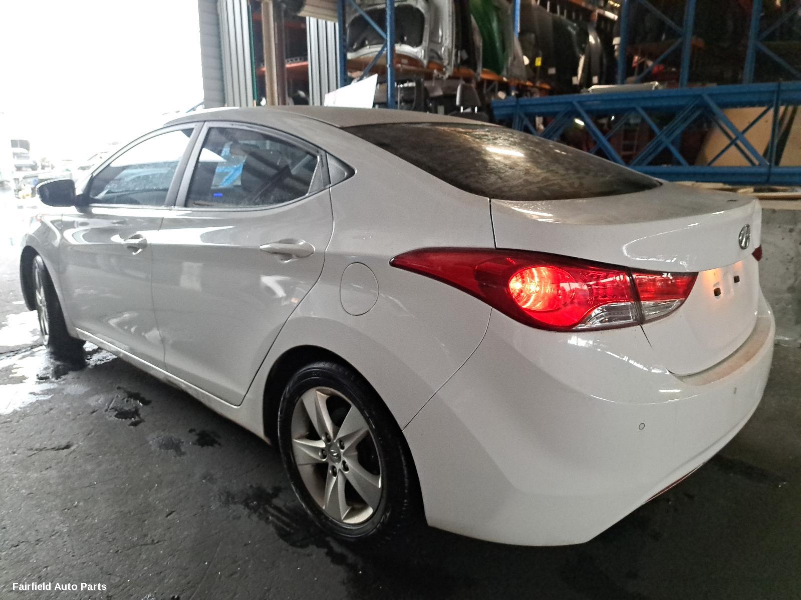2012 Hyundai Elantra Left Taillight