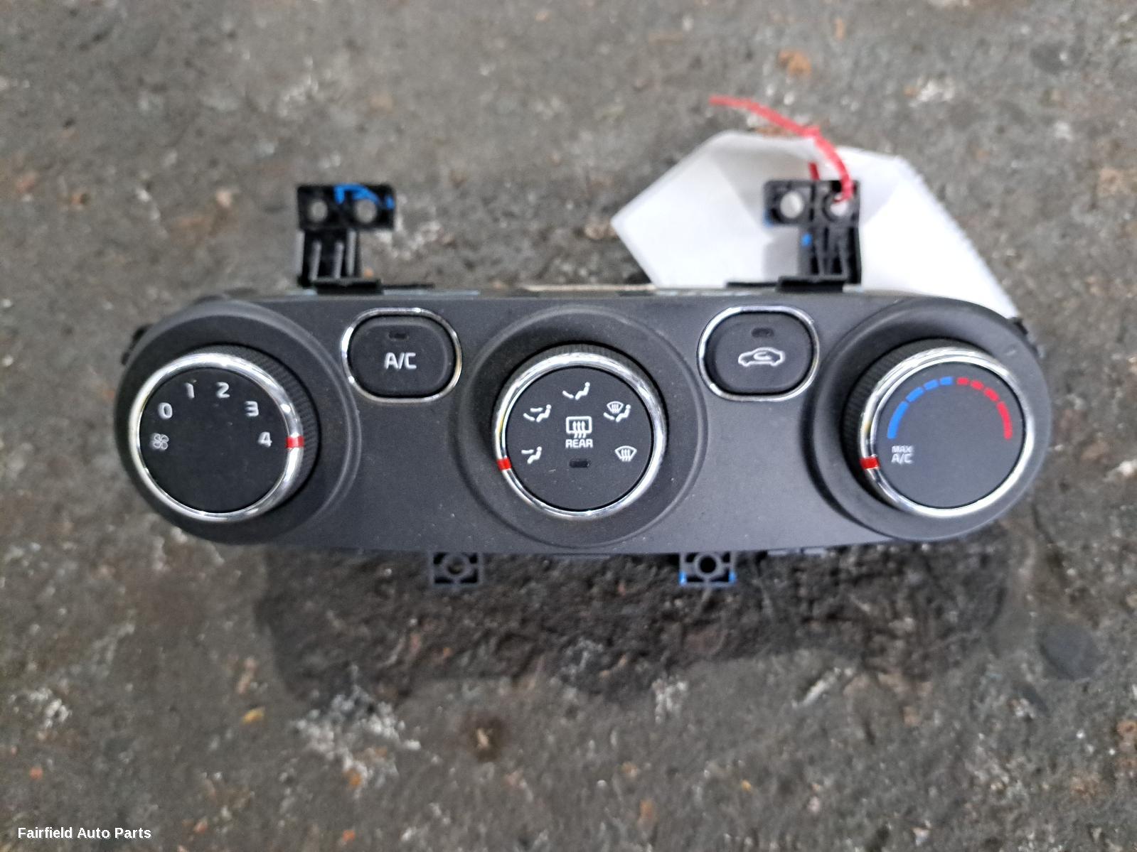 2015-2018 Kia Cerato Heater Ac Controls