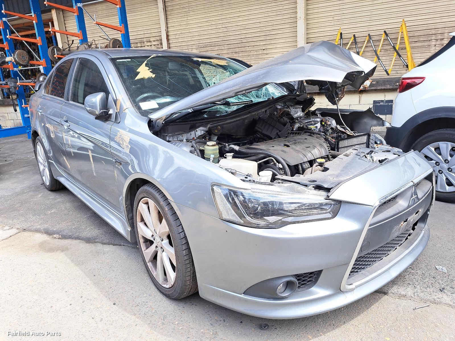 2011 Mitsubishi Lancer Right Front Hub Assembly