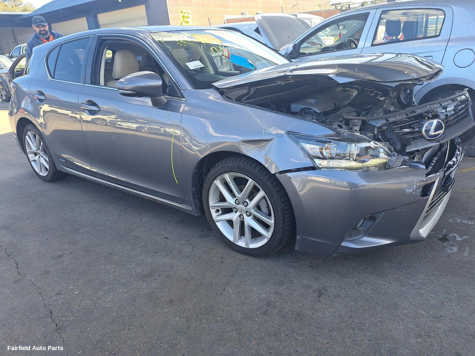 2015 Lexus Ct200h Washer Bottle