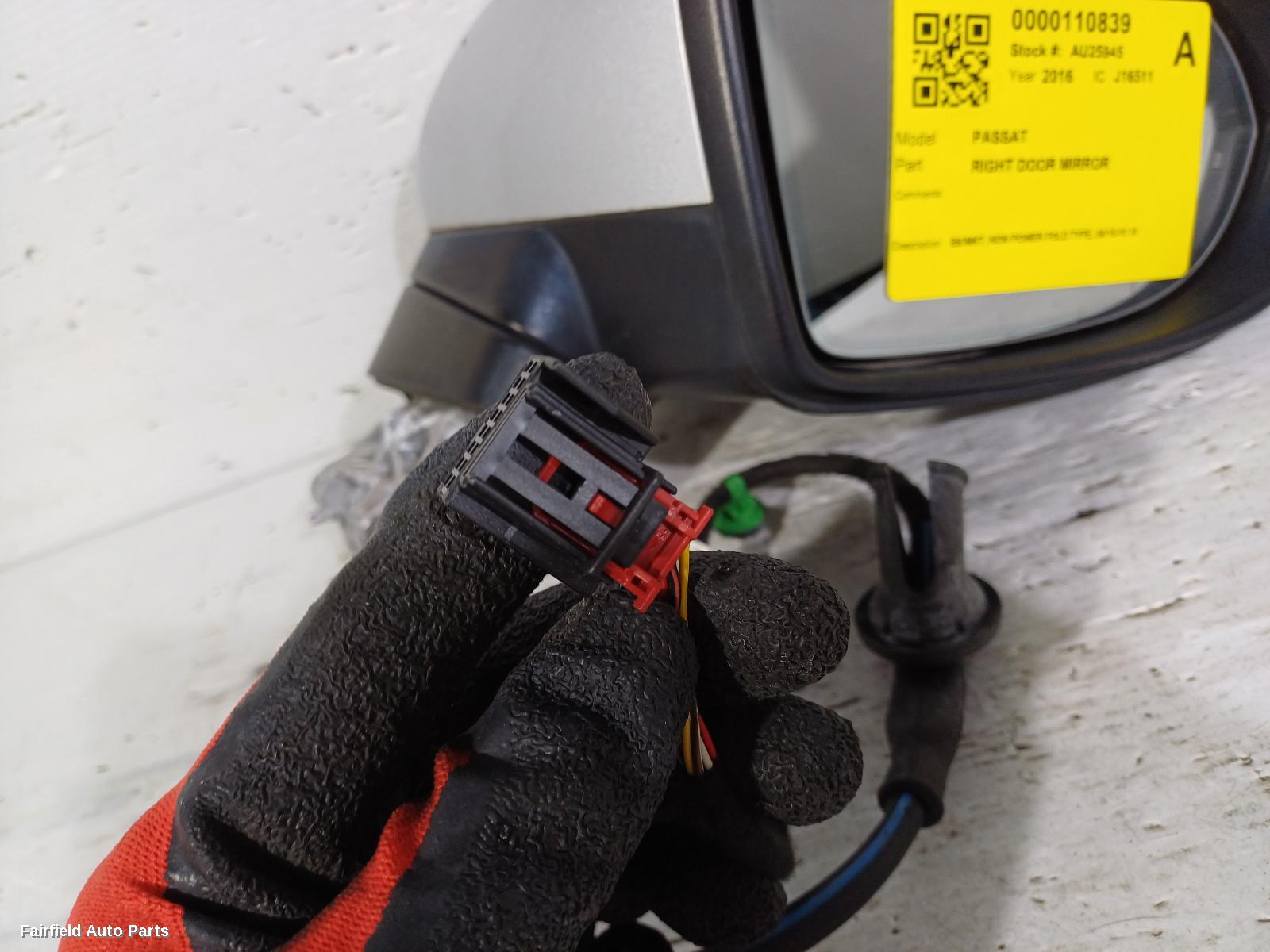 2015-2019 Volkswagen Passat Right Door Mirror